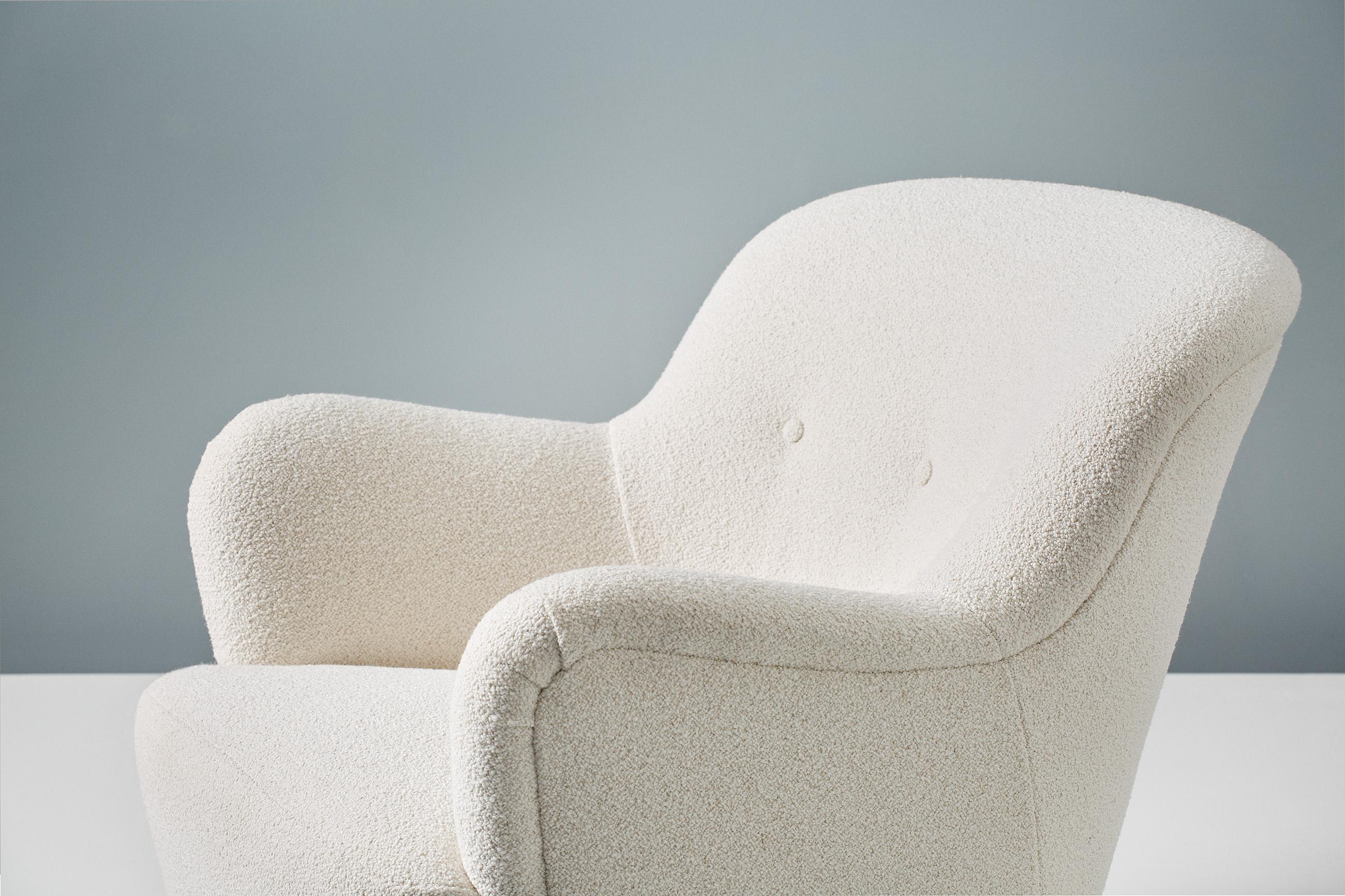 Custom Made 1940s Style White Boucle Lounge Chair For Sale 3
