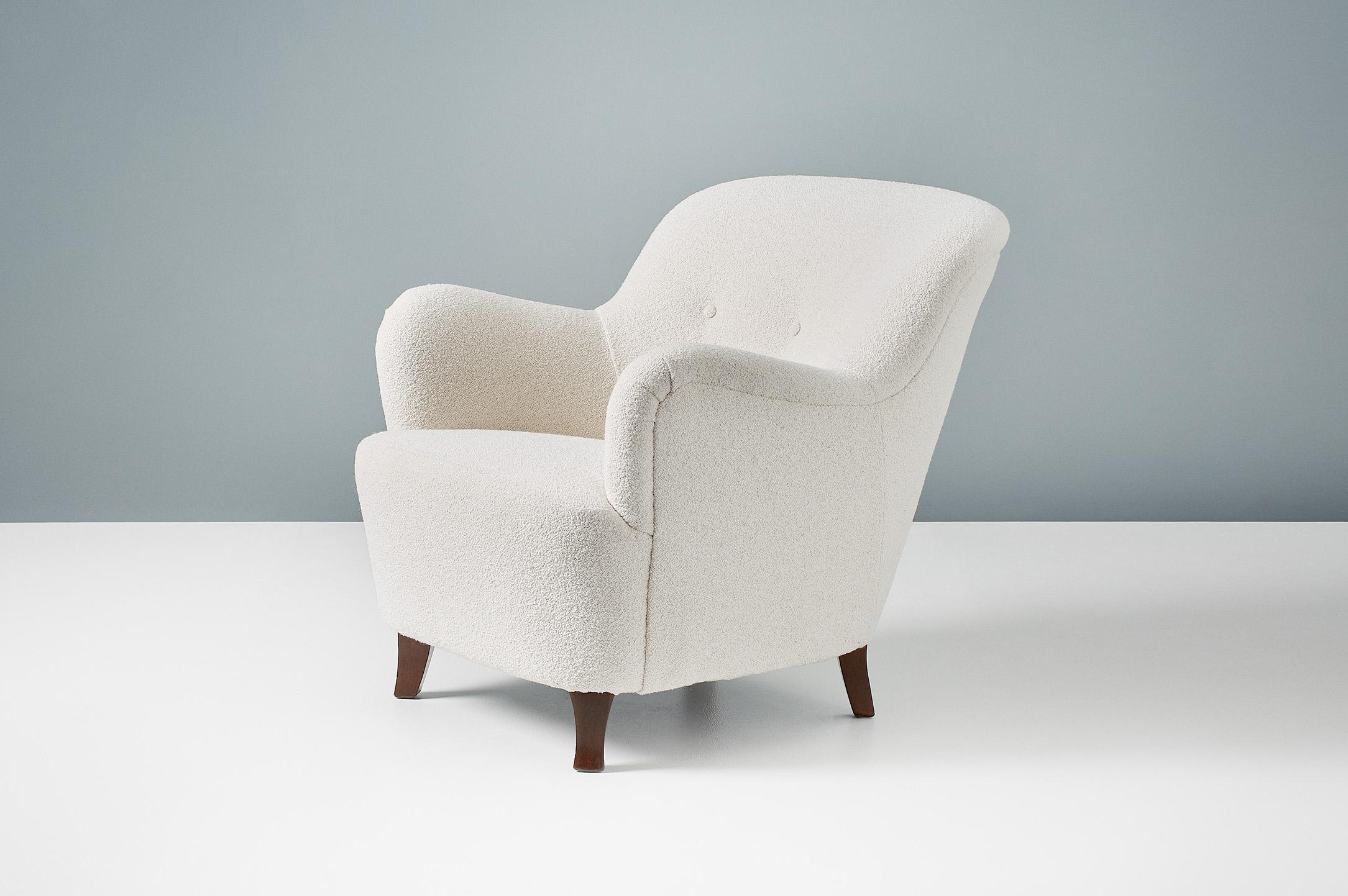 Custom Made 1940s Style White Boucle Lounge Chair For Sale 2