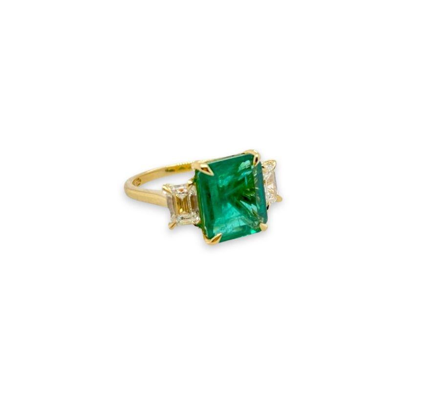 For Sale:  Custom made 3.50ct Emerald and Diamond Trilogy style Ring in 18ct Yellow Gold 4