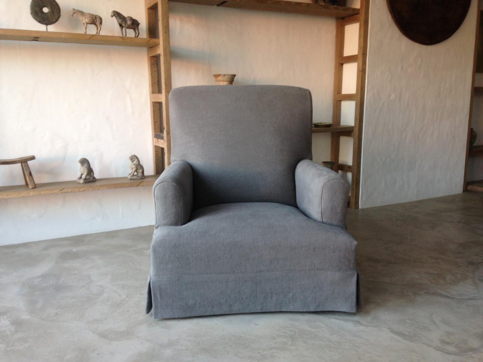 Custom Made Belgian Linen Armchair with Footstool In New Condition For Sale In Jesteburg, DE