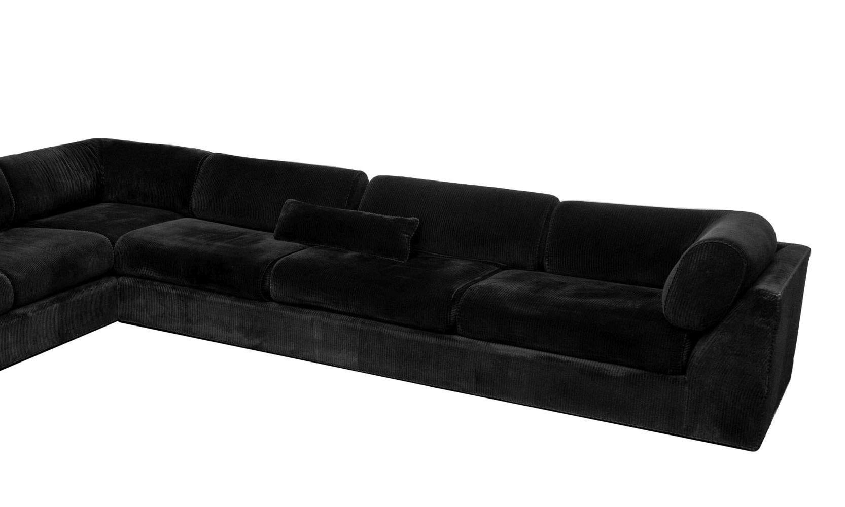 Custom-Made Black Velvet Sectional Sofa en venta 2