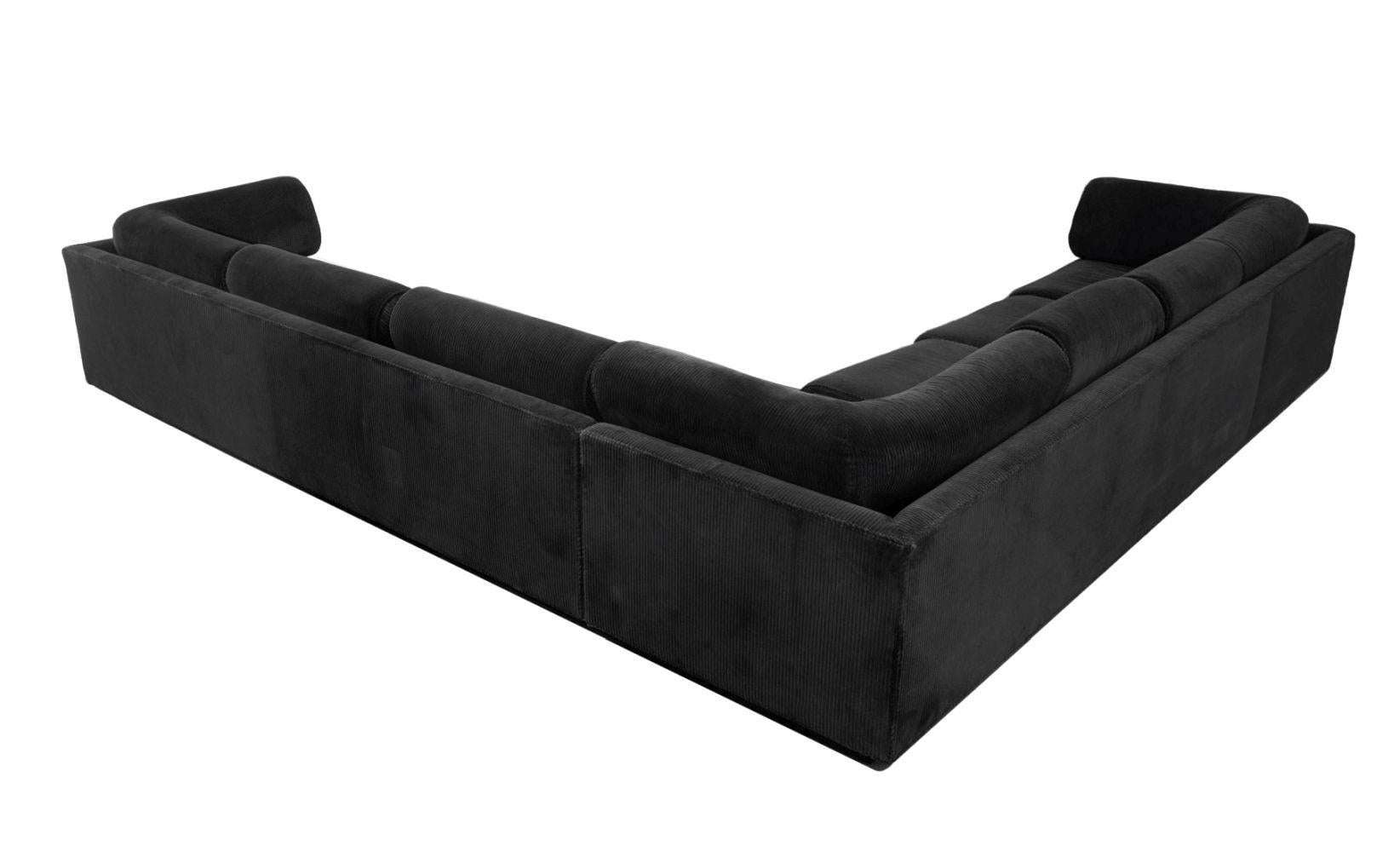 Custom-Made Black Velvet Sectional Sofa en venta 3