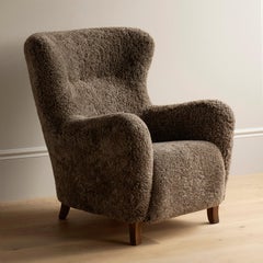 CUSTOM MADE Brown Wing Chair (fauteuil en peau de mouton)