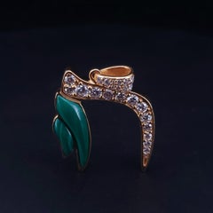 CUSTOM MADE CHAI-Anhänger aus 14K Gelbgold mit Diamanten und Malachit