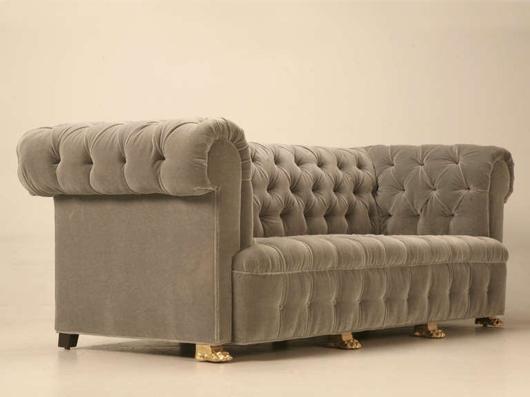 Custom-Made Chesterfield Mohair Massivbronze Pfotenfüßen Erhältlich in jeder Größe COM (amerikanisch) im Angebot