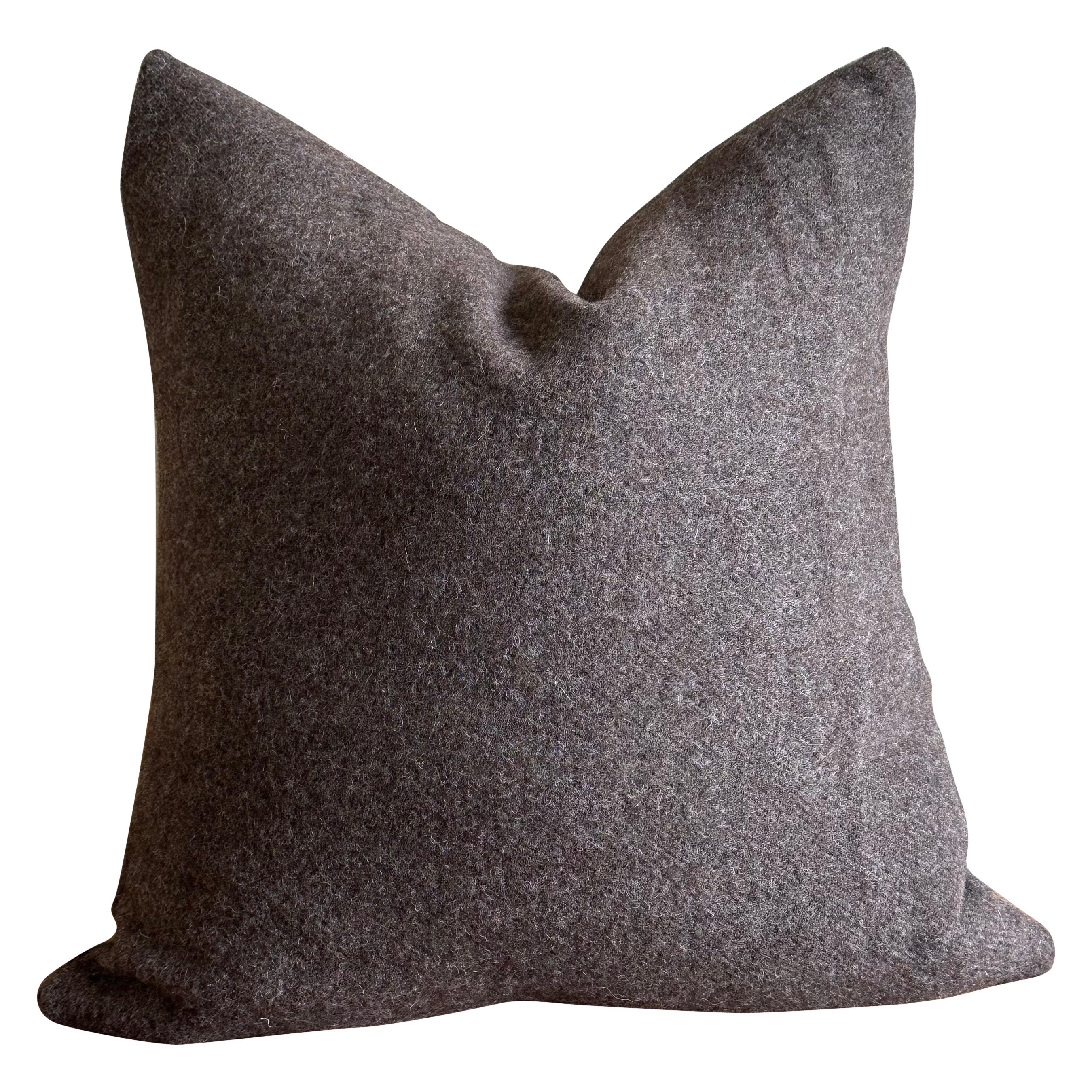 Coussin d'appoint en laine d'alpaga marron Coco sur mesure avec insert