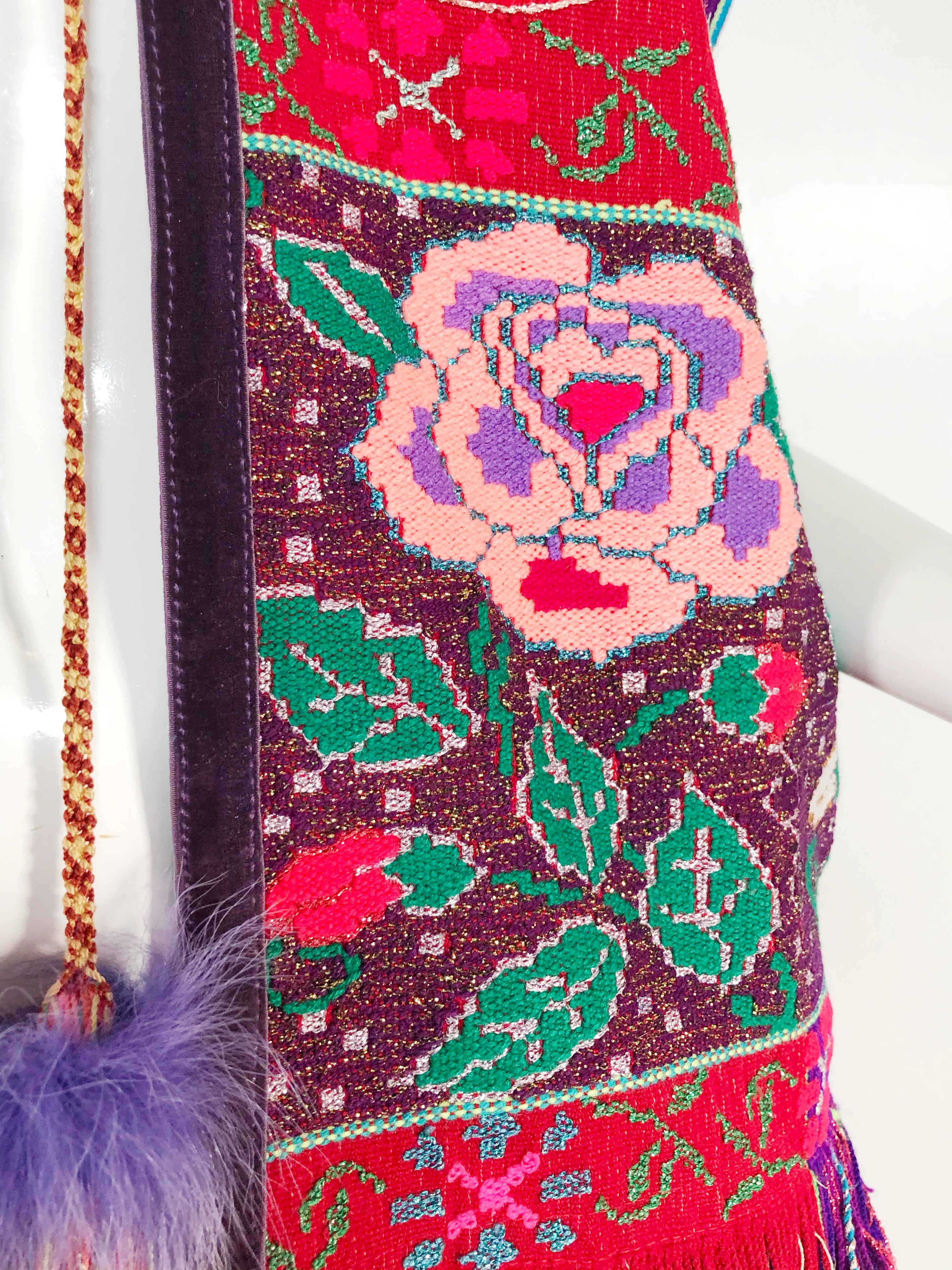 Maßgefertigte farbenfrohe, volkstümliche Weste aus mexikanischen Vintage-Textilien und Fuchspelz im Angebot 3