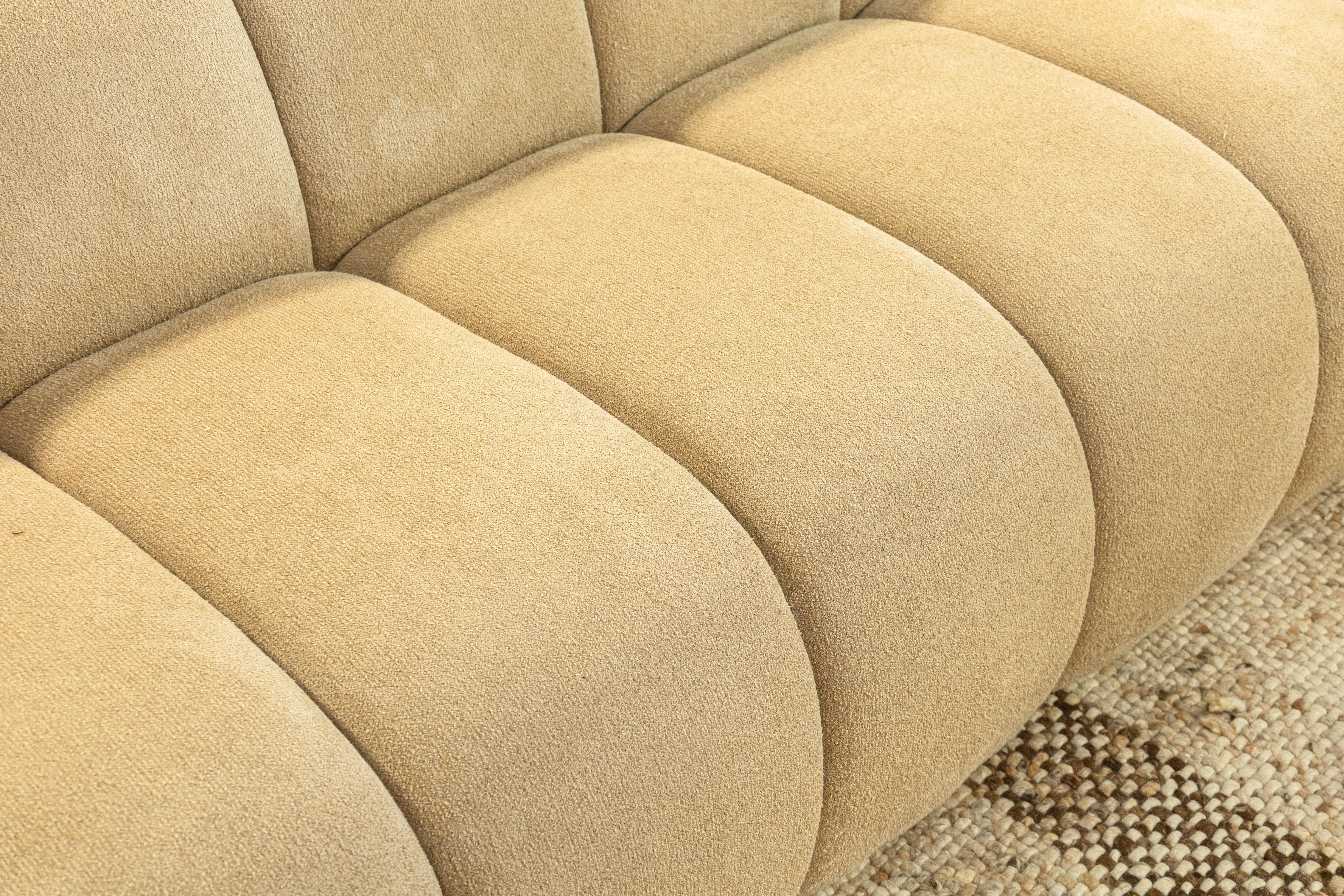 Custom Made Contemporary Modern Beige Boucle Fabric Tufted Accent Sofa In Good Condition For Sale In Keego Harbor, MI
