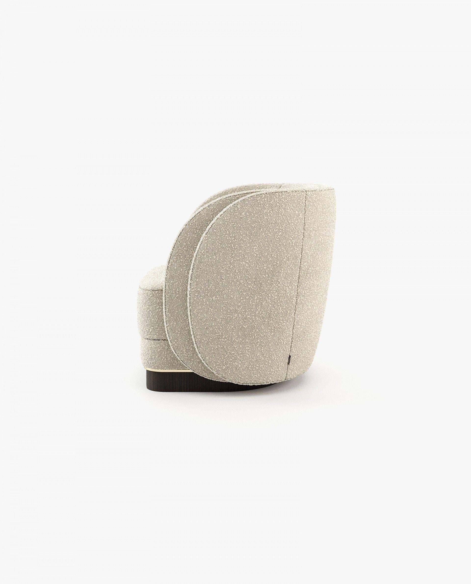 CUSTOM MADE Designer-Sessel mit Perlenboucle-Stoff und mattem Ebenholzgestell (Moderne) im Angebot