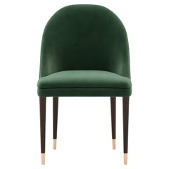 Silla de diseño hecha a medida con líneas limpias y una silueta elegante/Velvet