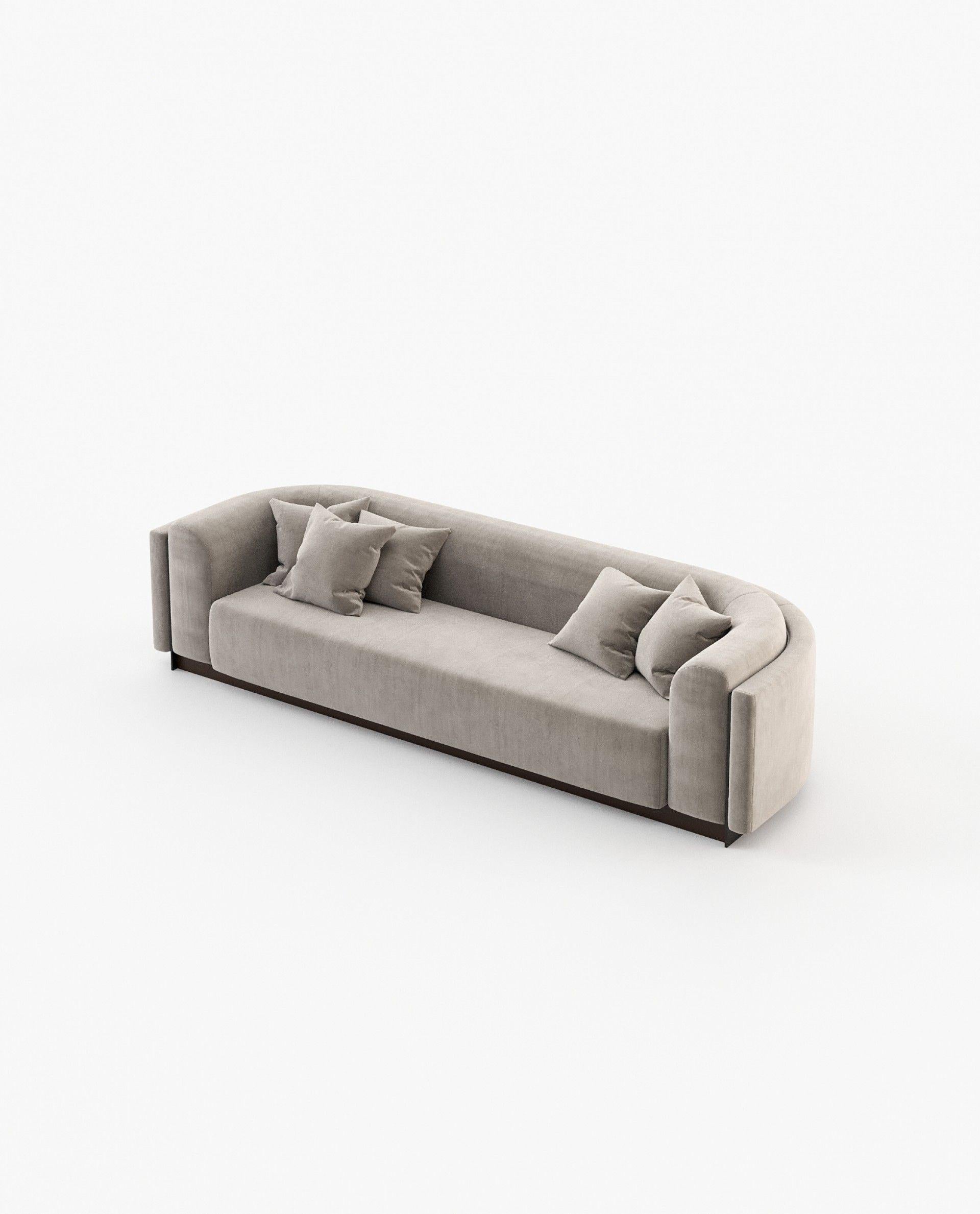 Divano di design su misura con un tocco vintage In condizioni Nuovo in vendita a NEW YORK, NY