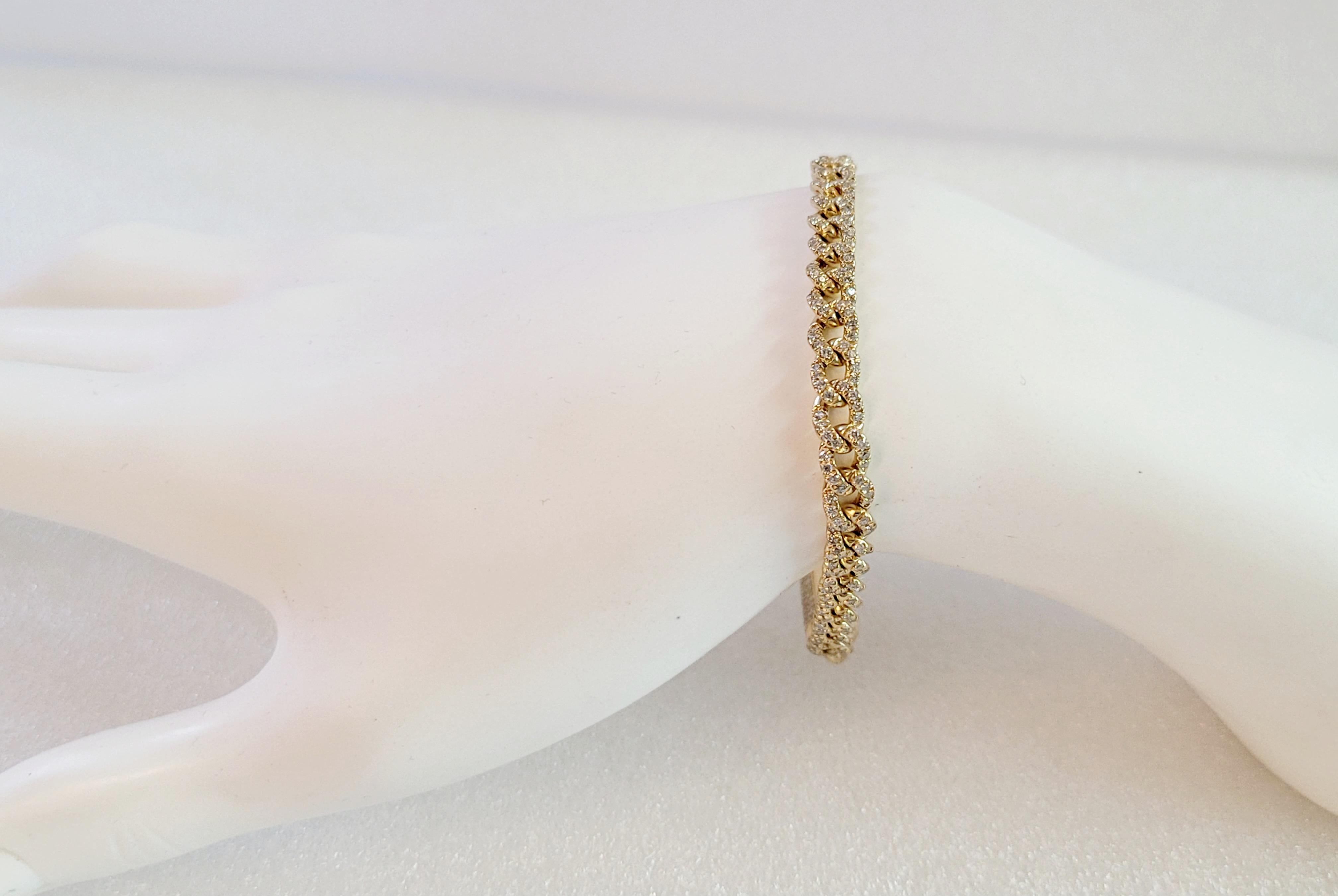 Custom Made Diamond Bracelet
Material: 18K yellow Gold
Length: 7.5