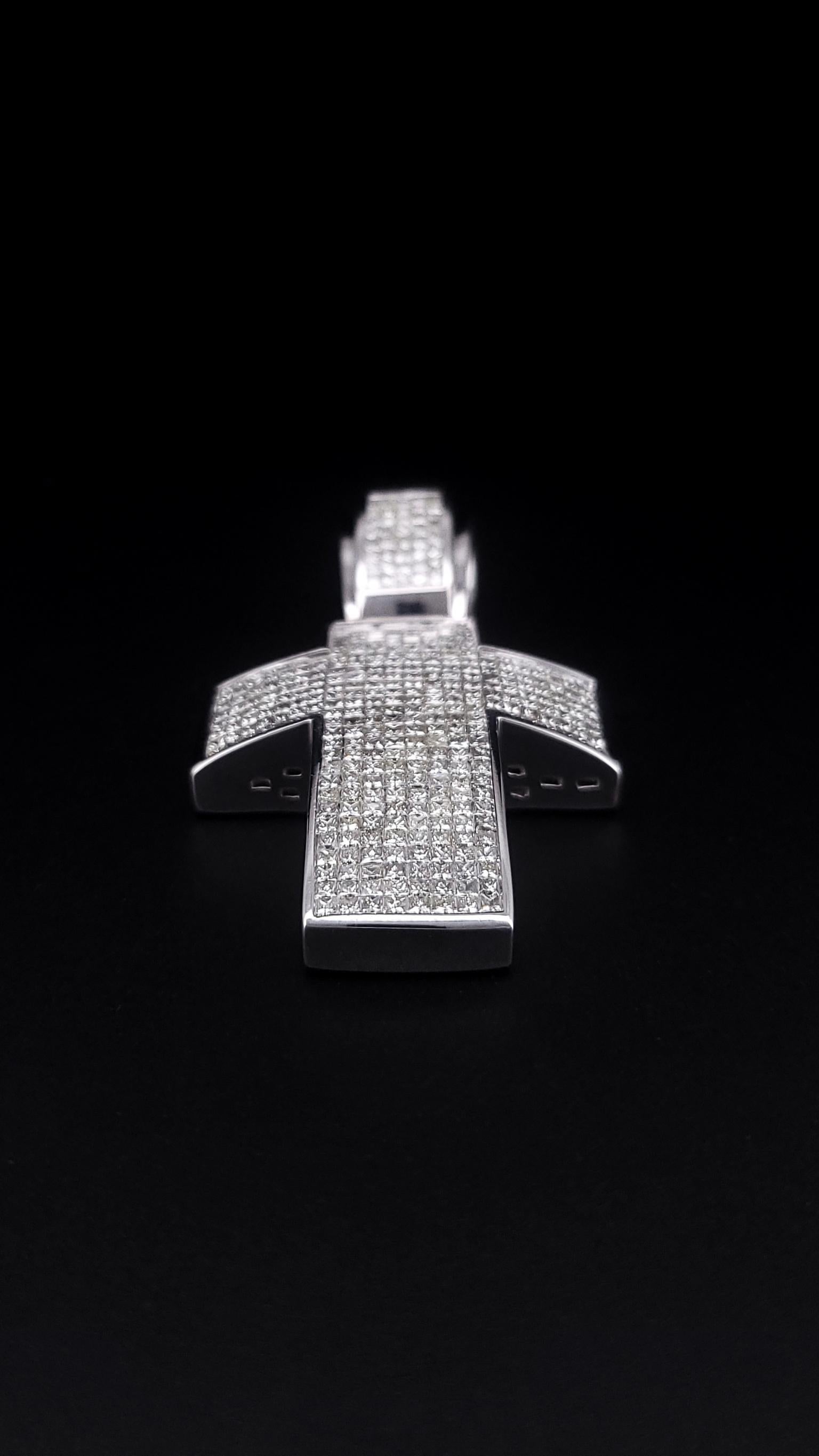 CROIX EN DIAMANT SUR MESURE EN OR BLANC 14K

-Métal : or blanc 14k
-Dimension transversale : 45.7mm x 34.3mm
-Épaisseur de la croix : 8,5 mm
-Dimension de la balle : 18,5 mm x 13,5 mm
-Poids : 30,4 grammes
-Diamants Clarté : SI-VS
-Diamants Couleur