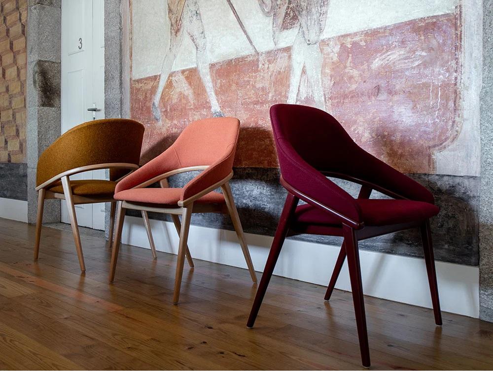 Sedia da pranzo su misura con schienale ergonomico curvo per un comfort eccezionale in vendita 3