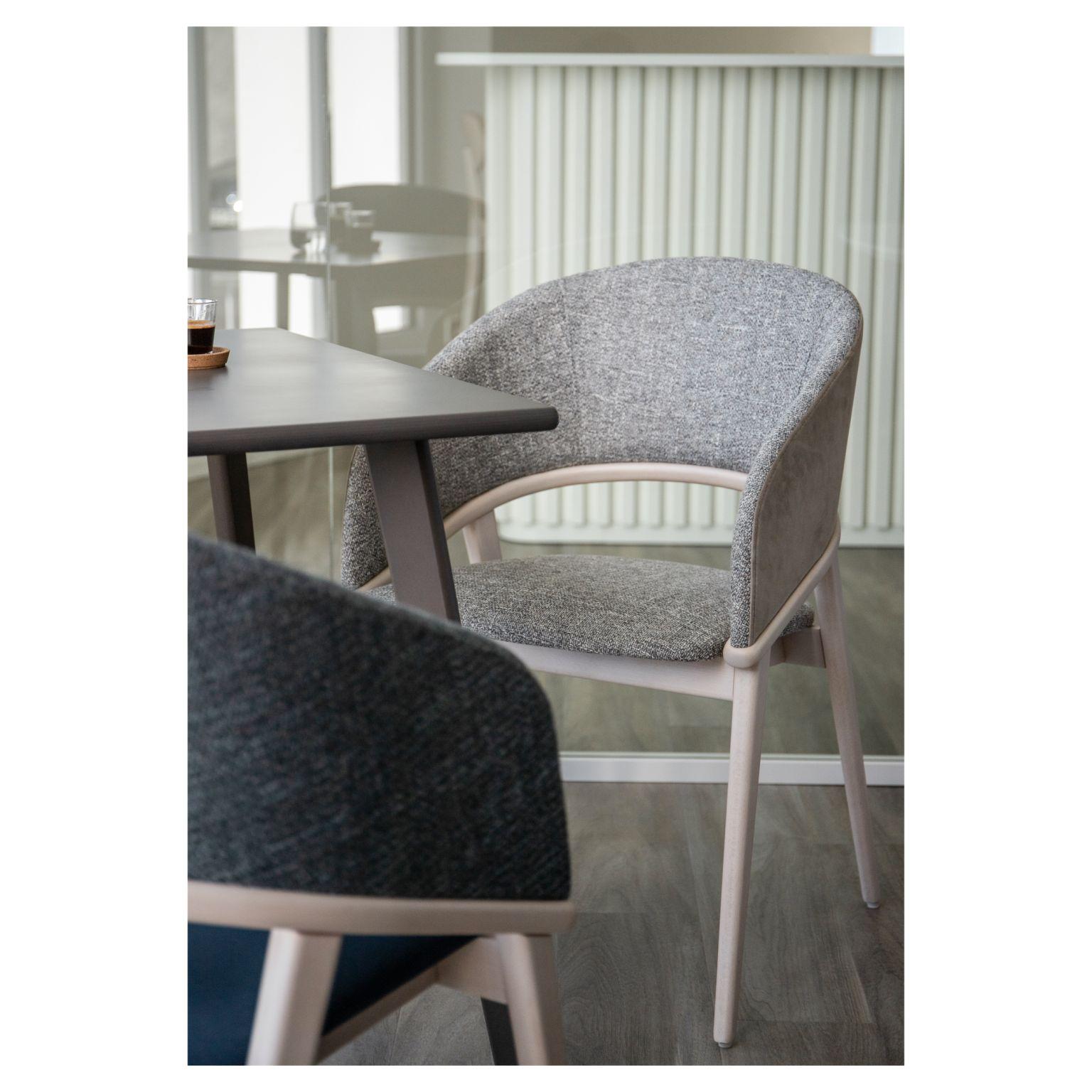 Fatto a mano Sedia da pranzo su misura con schienale ergonomico curvo per un comfort eccezionale in vendita