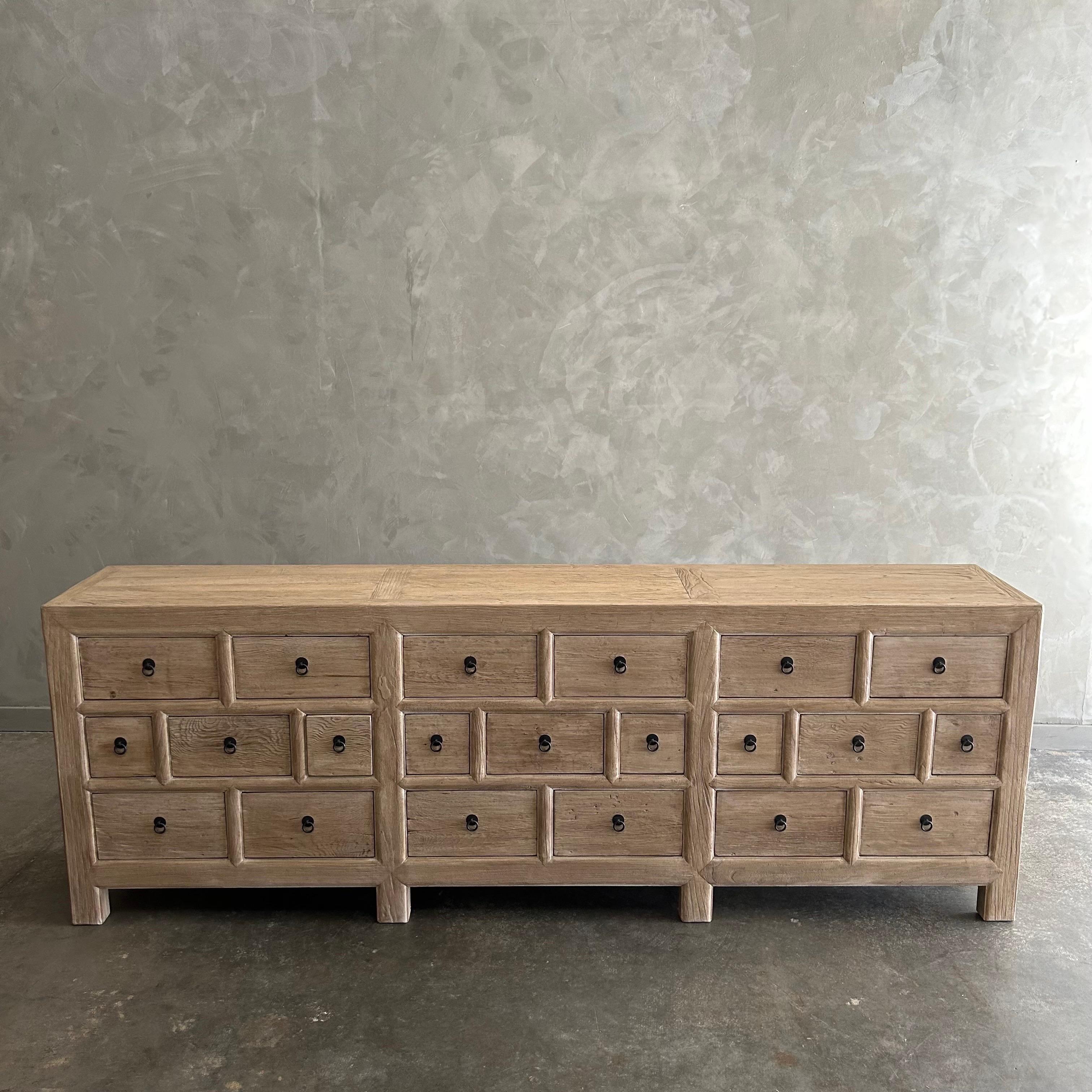 CUSTOM Wood MADE Cabinet d'apothicaire en bois d'orme en finition naturelle en vente 5
