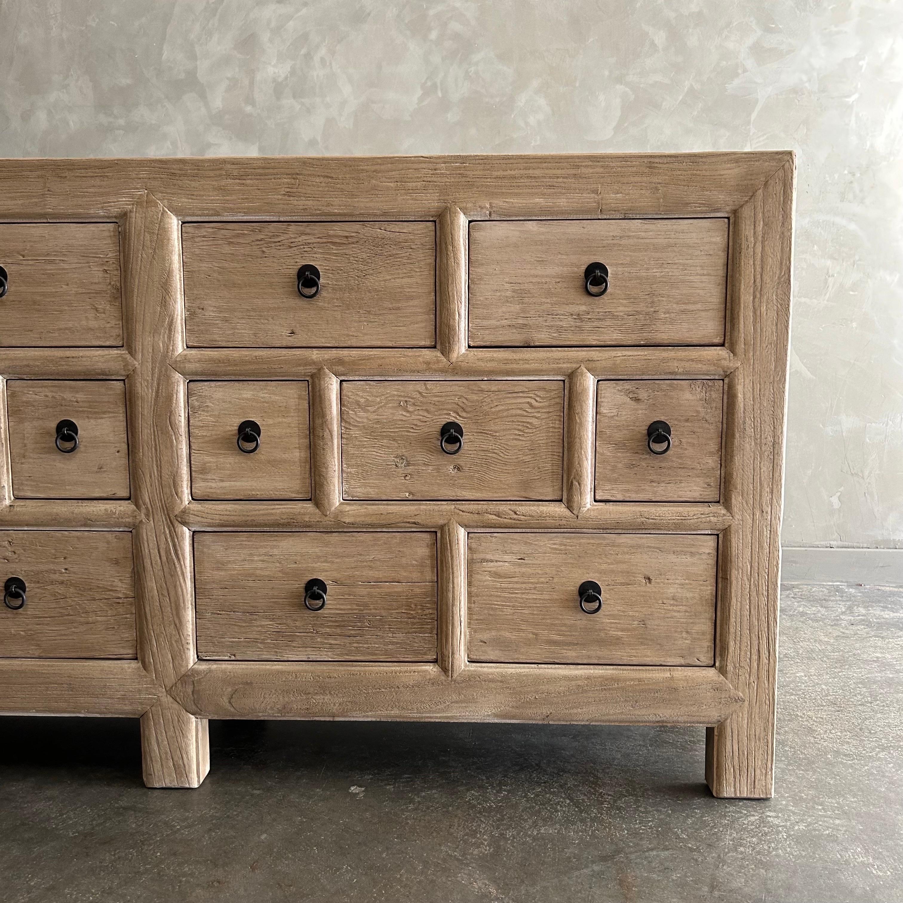 CUSTOM Wood MADE Cabinet d'apothicaire en bois d'orme en finition naturelle en vente 6