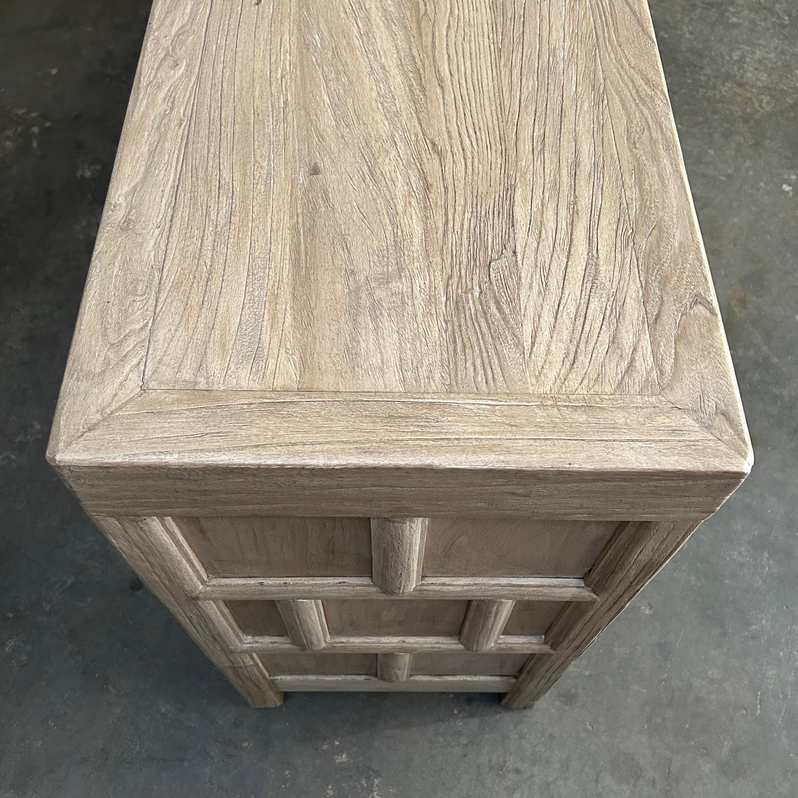 CUSTOM Wood MADE Cabinet d'apothicaire en bois d'orme en finition naturelle en vente 2
