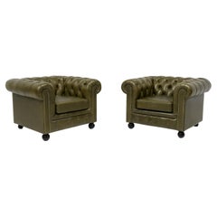 Fauteuils club Chesterfield en cuir véritable vert olive fabriqués sur mesure à l'anglaise