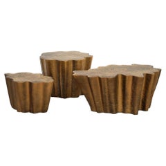 Ensemble de 3 tables basses de forme libre fabriquées sur mesure en laiton vieilli