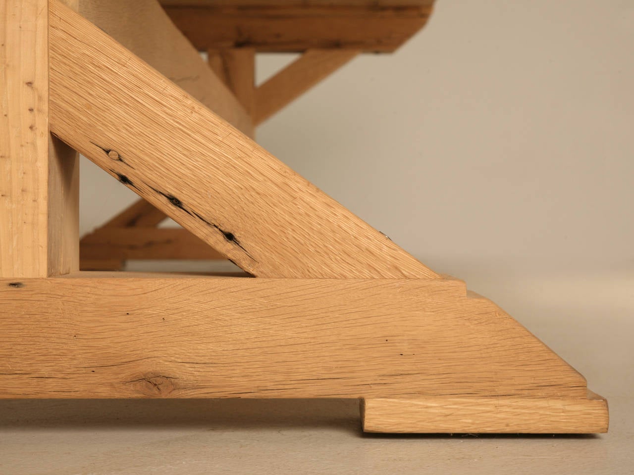 Maßgefertigter französischer inspirierter Bauerntisch aus aufgearbeiteter Eiche in jeder Dimension von Old Plank im Angebot 2