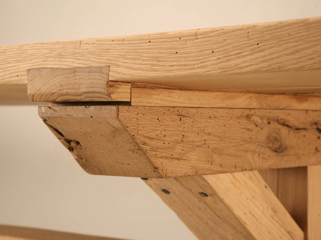 Maßgefertigter französischer inspirierter Bauerntisch aus aufgearbeiteter Eiche in jeder Dimension von Old Plank (amerikanisch) im Angebot