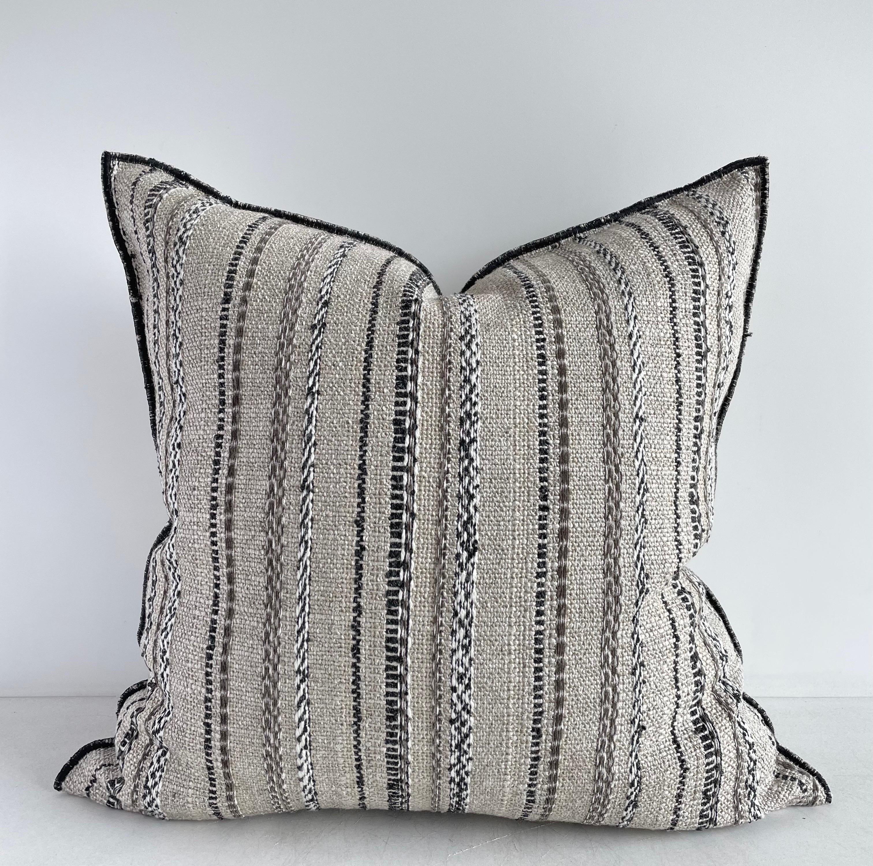 Maison de Vacances Linen Embroidered Pillow
Size 20