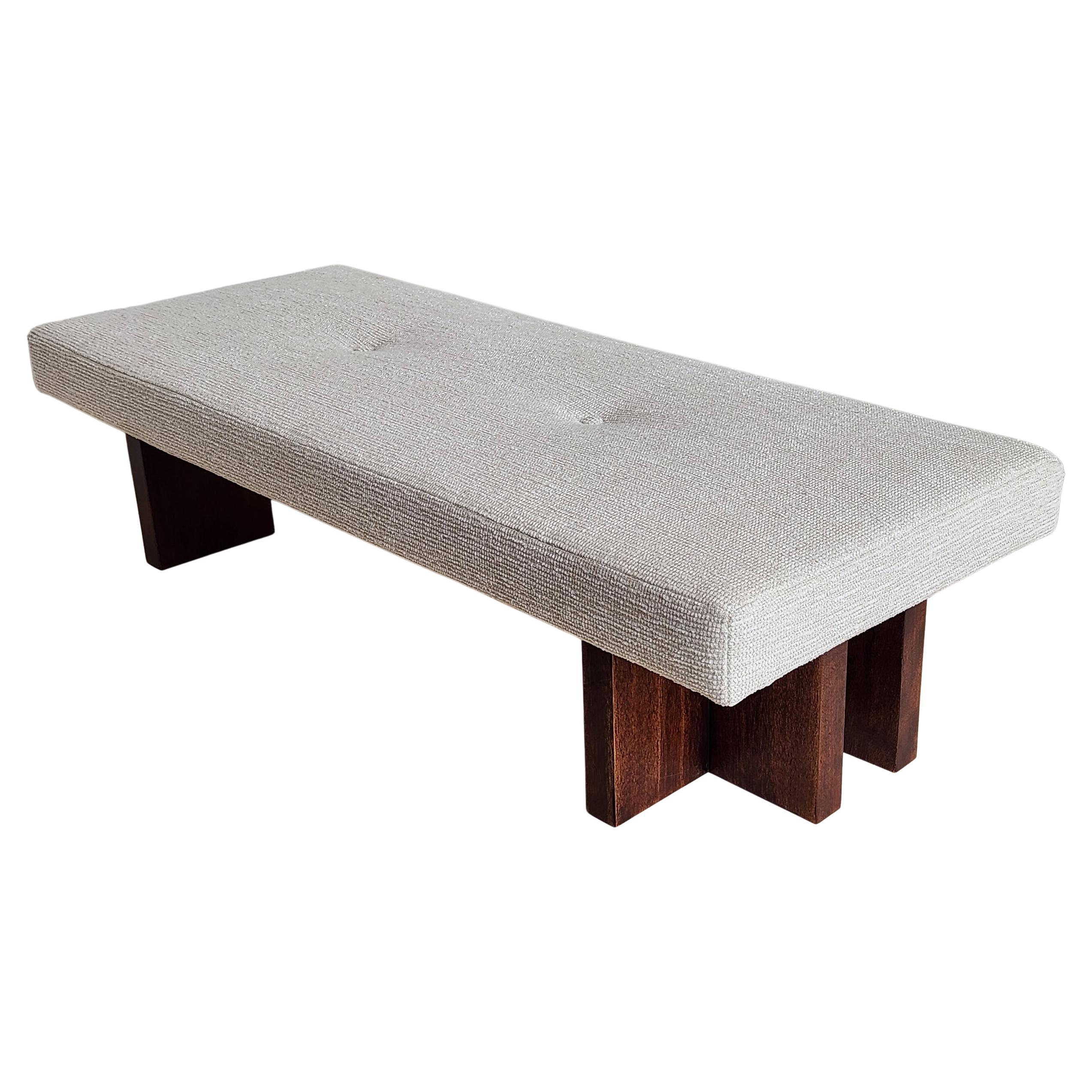 Banc Gueridon fait sur mesure, COM Upholstery, Made in USA.