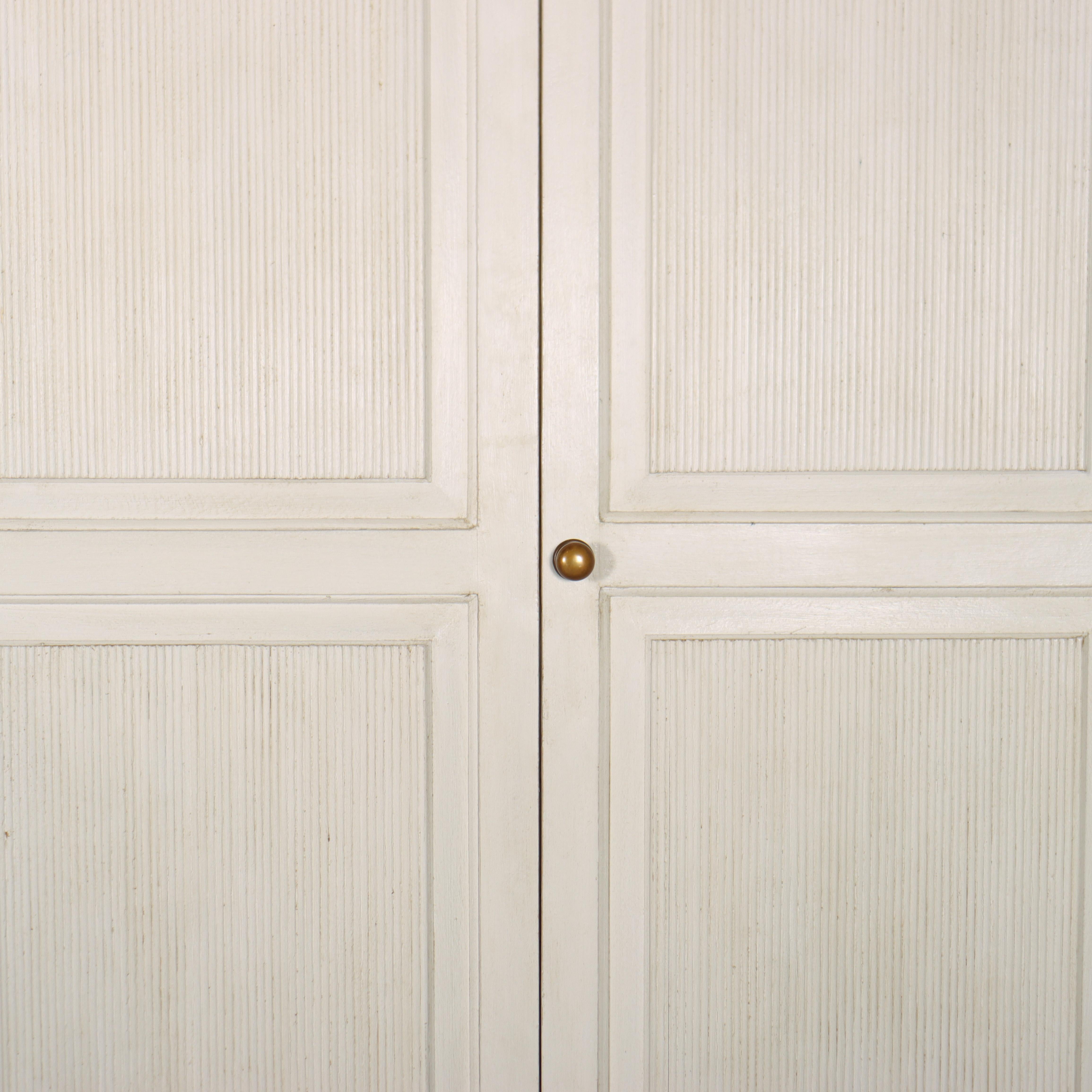 CUSTOM MADE Hängegarderobe im gustavianischen Stil im Angebot 3