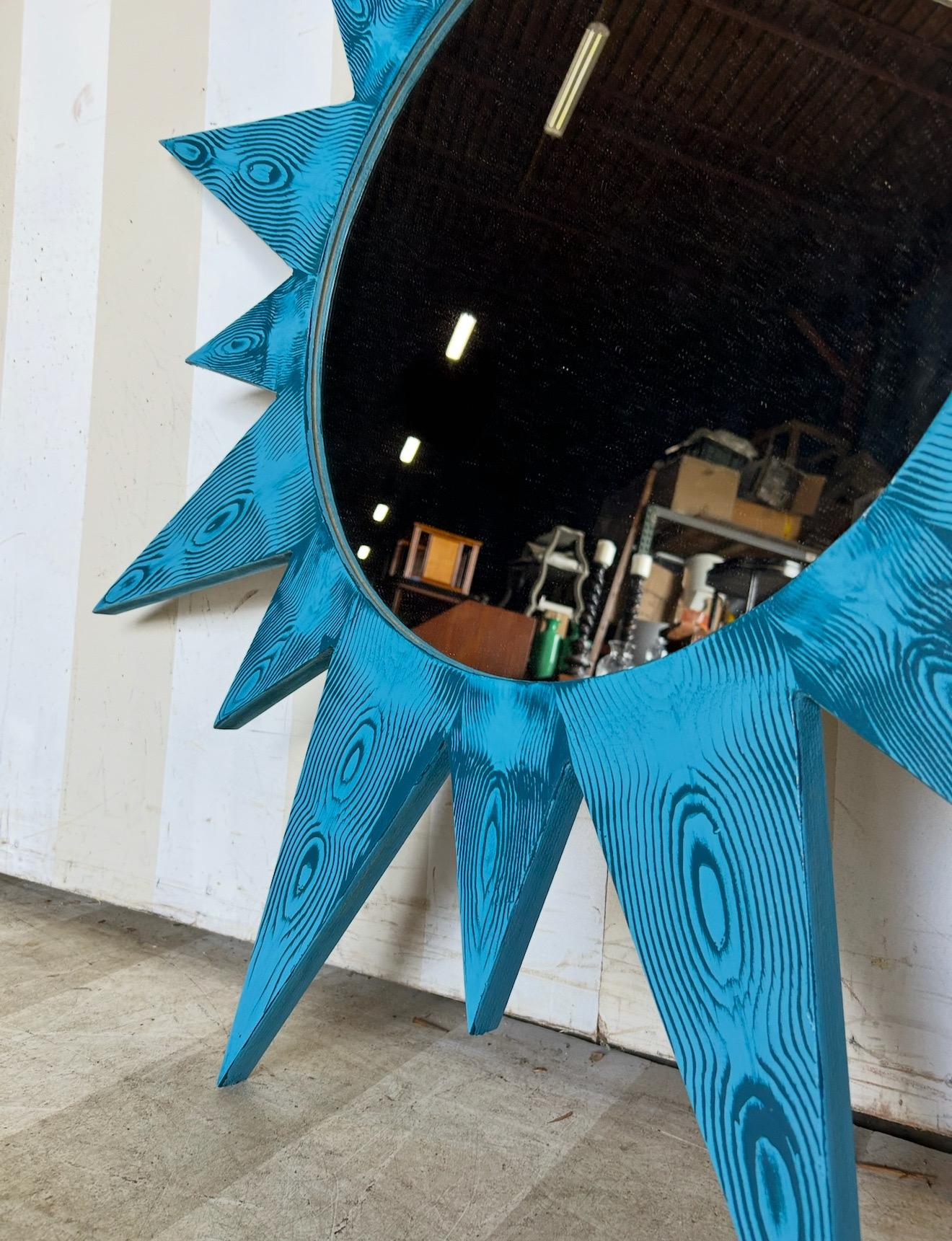 XXI secolo e contemporaneo Specchio a stella dipinto a mano su misura in faux bois blu assoluto in vendita