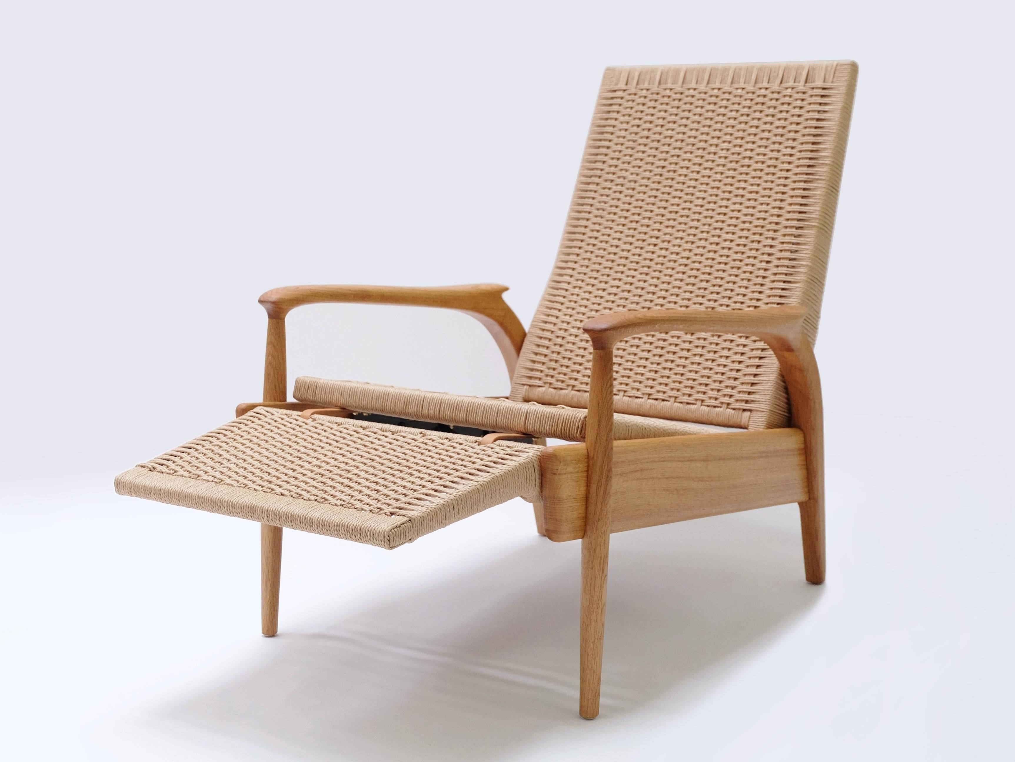 Contemporary Custom-Made Handwoven Reclining Lounge Chair in Solid Oak& Natural Danish Cord For Sale