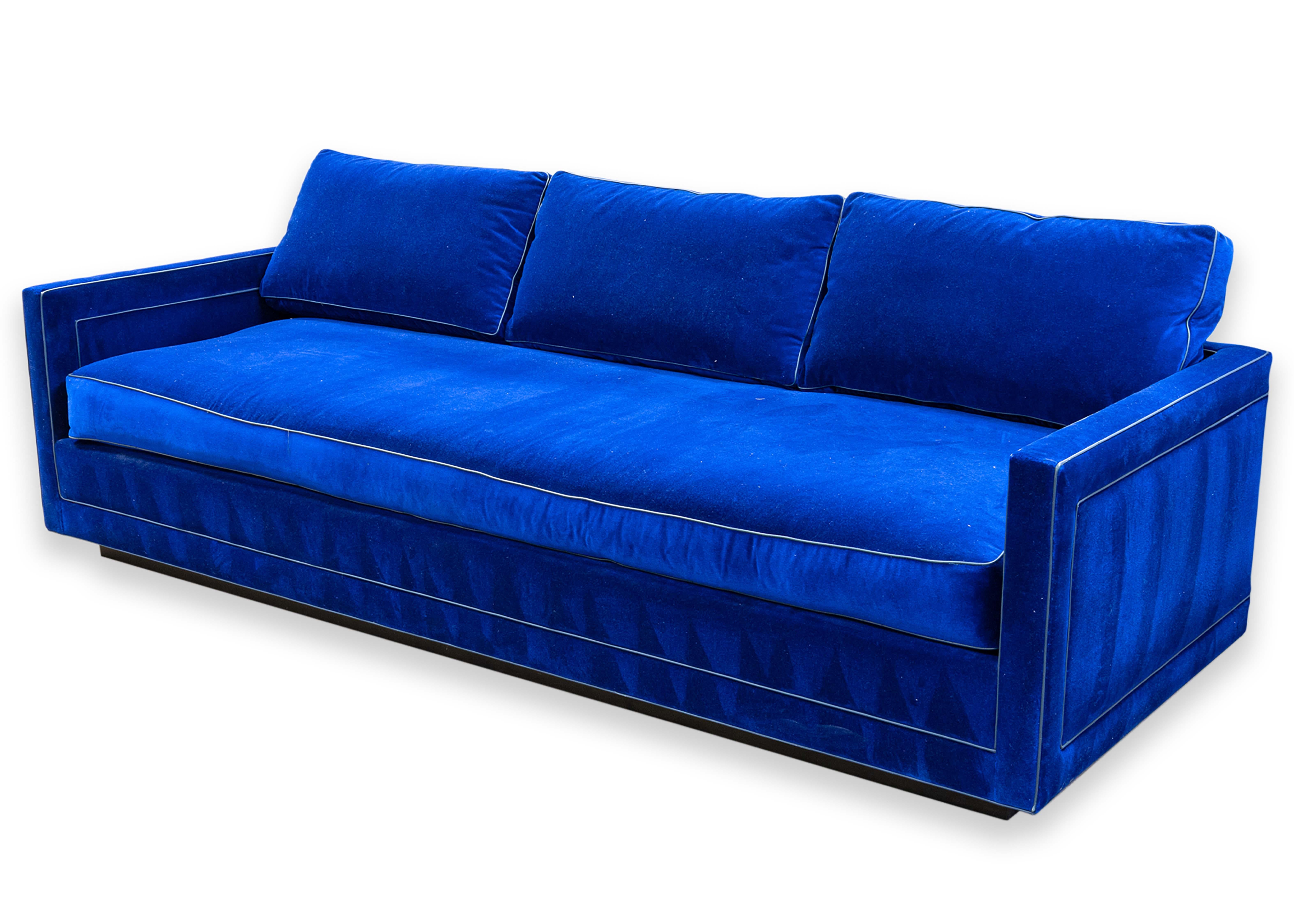 Inconnu CUSTOM MADE Canapé moderne contemporain en tissu velours bleu profond en vente