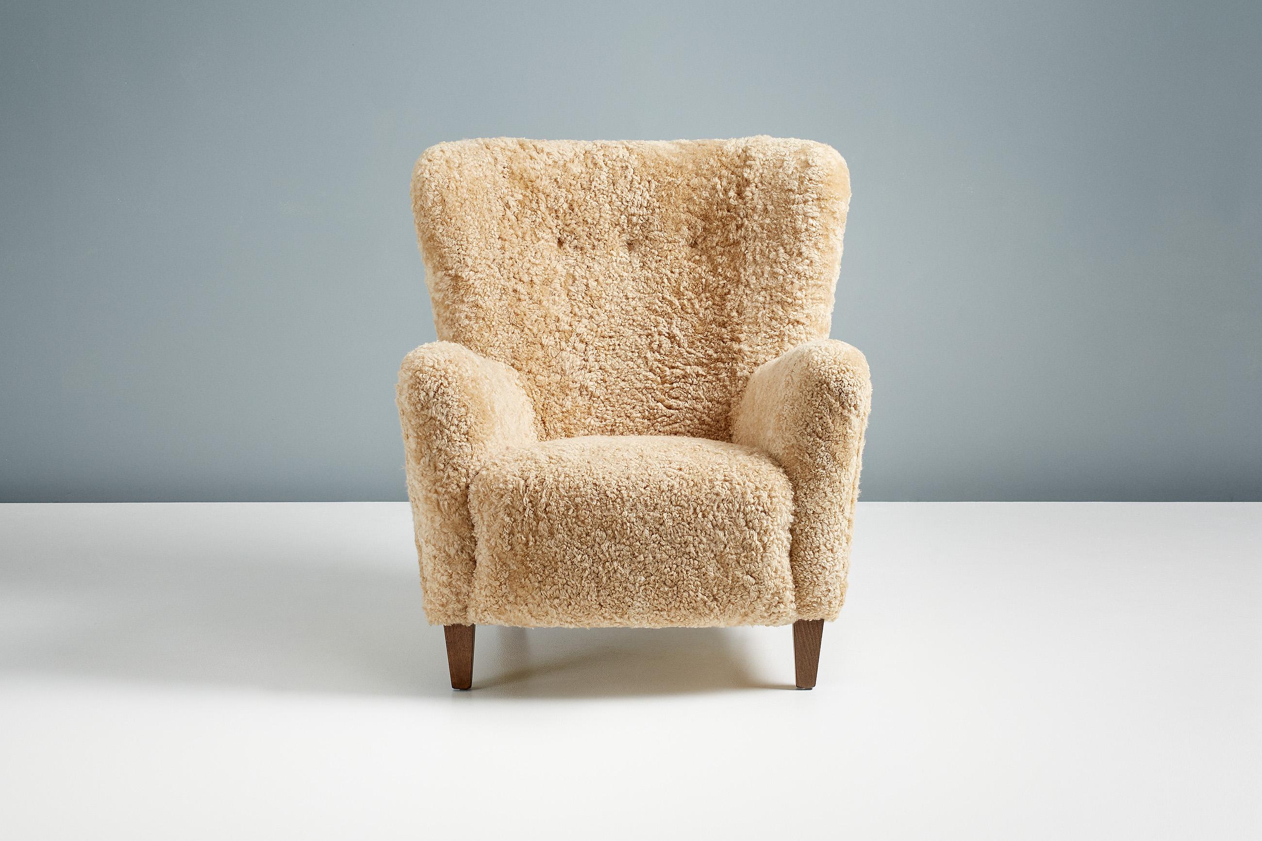 Fauteuil de salon en peau de mouton miel fait sur mesure Neuf - En vente à London, GB