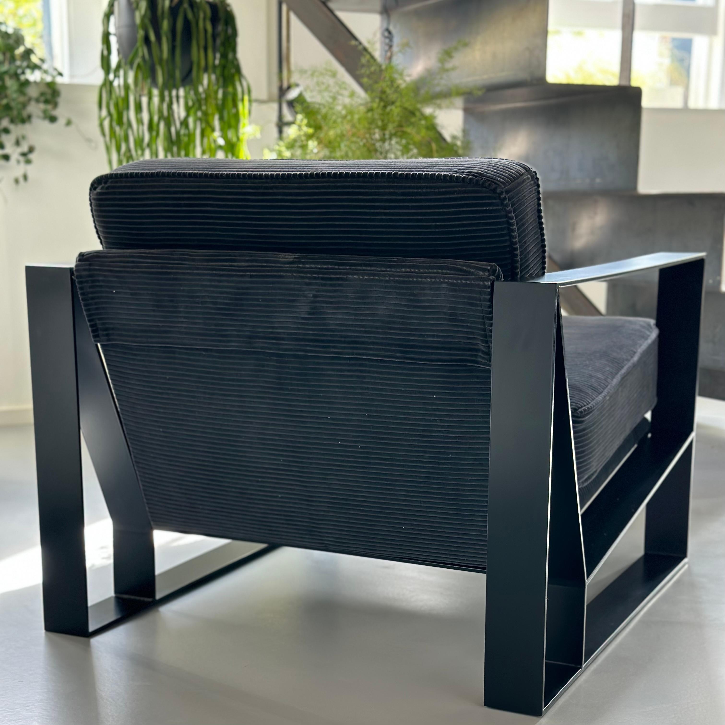 Sillón industrial Cronos I a medida en acero con revestimiento de polvo y pana. en venta 5