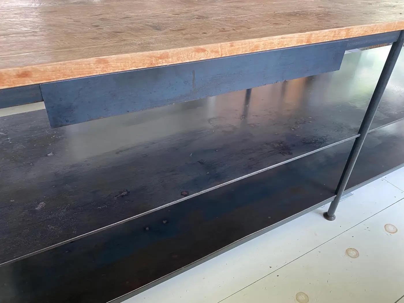 XXI secolo e contemporaneo Base in ferro industriale su misura per isola da cucina o tavolo da lavoro by BH&A in vendita