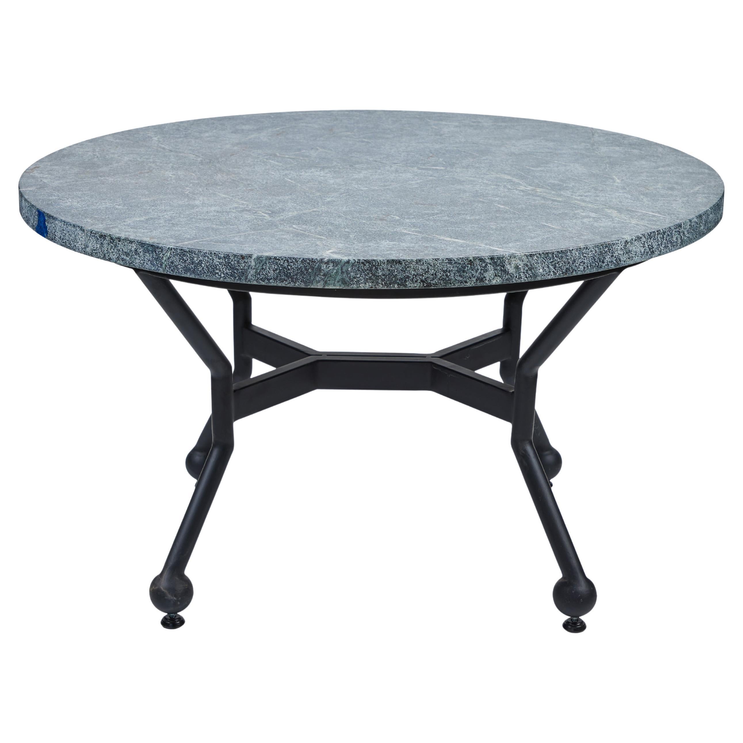 Table basse en fer faite sur mesure avec un nouveau plateau rond en grès en vente