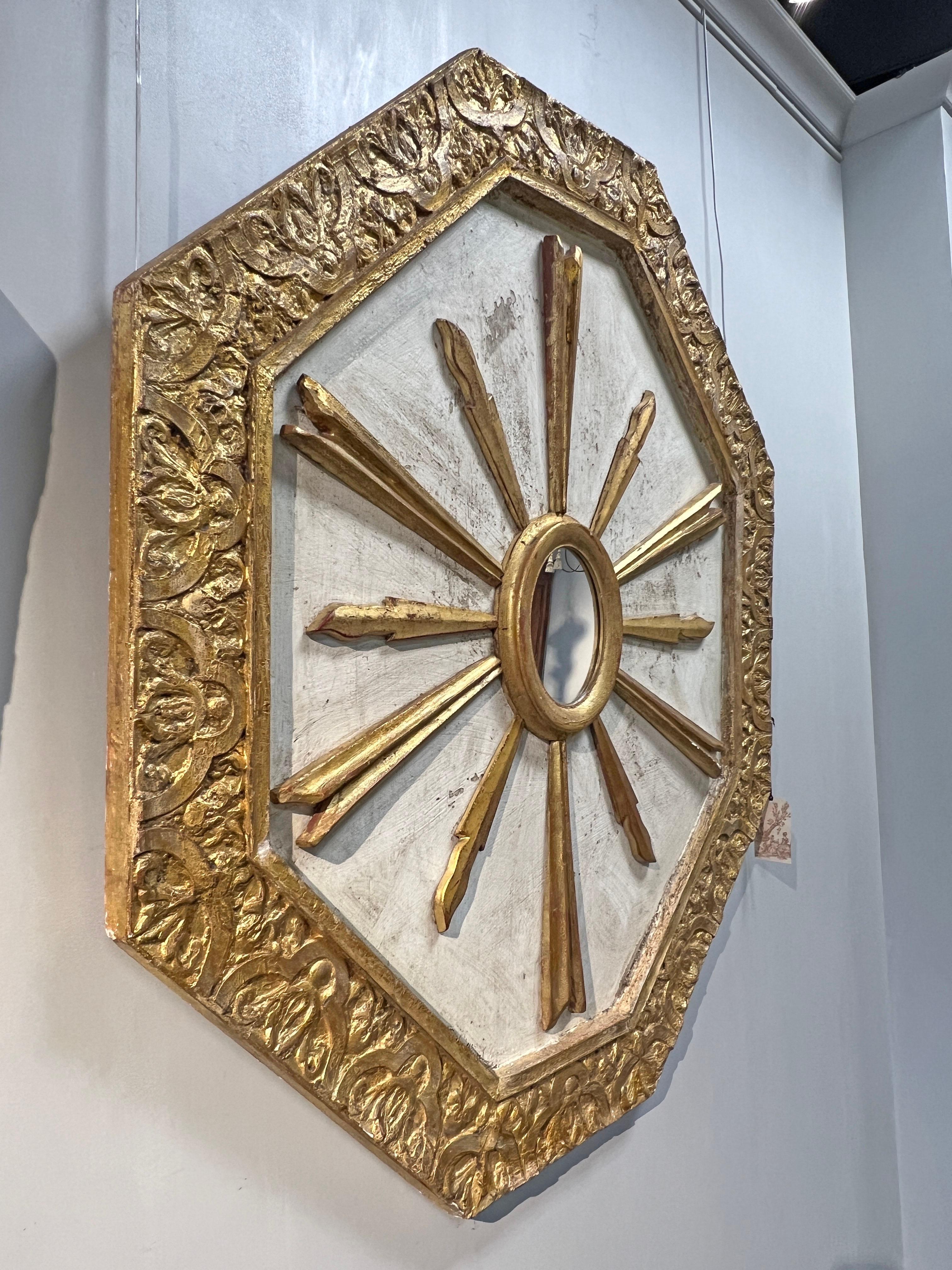 Gran rayo de sol decorativo, rayos hechos a mano con madera, dorado dorado y pintura personalizada. Hechos para parecerse al sol nuestro de la iglesia.