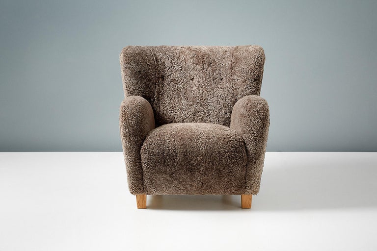 Dagmar design

KARU lounge chair

A custom made lounge chair developed and produced at our workshops in London using the highest quality materials. This example is upholstered in ‘Sahara’ brown Australian shearling and features oiled European