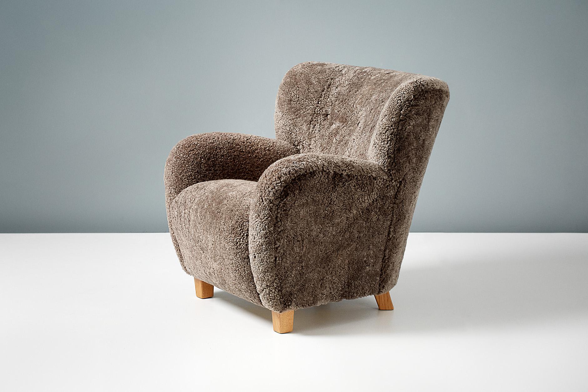 Scandinavian Modern Custom Made Karu Sheepskin Lounge Chairs and Ottoman for Rhea Breck 50% 