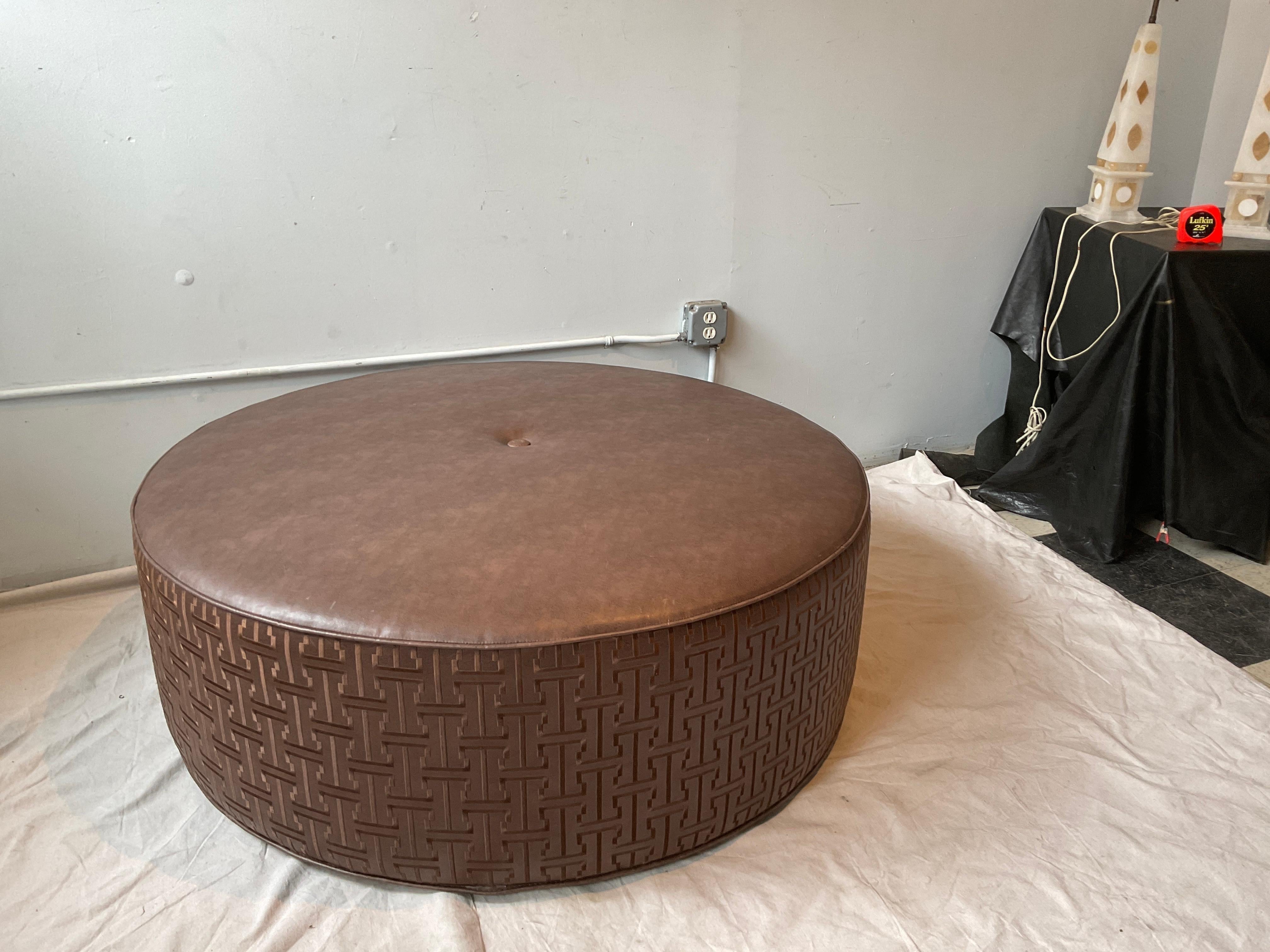 Custom Made Large Round Brown Ottoman In Good Condition For Sale In Tarrytown, NY