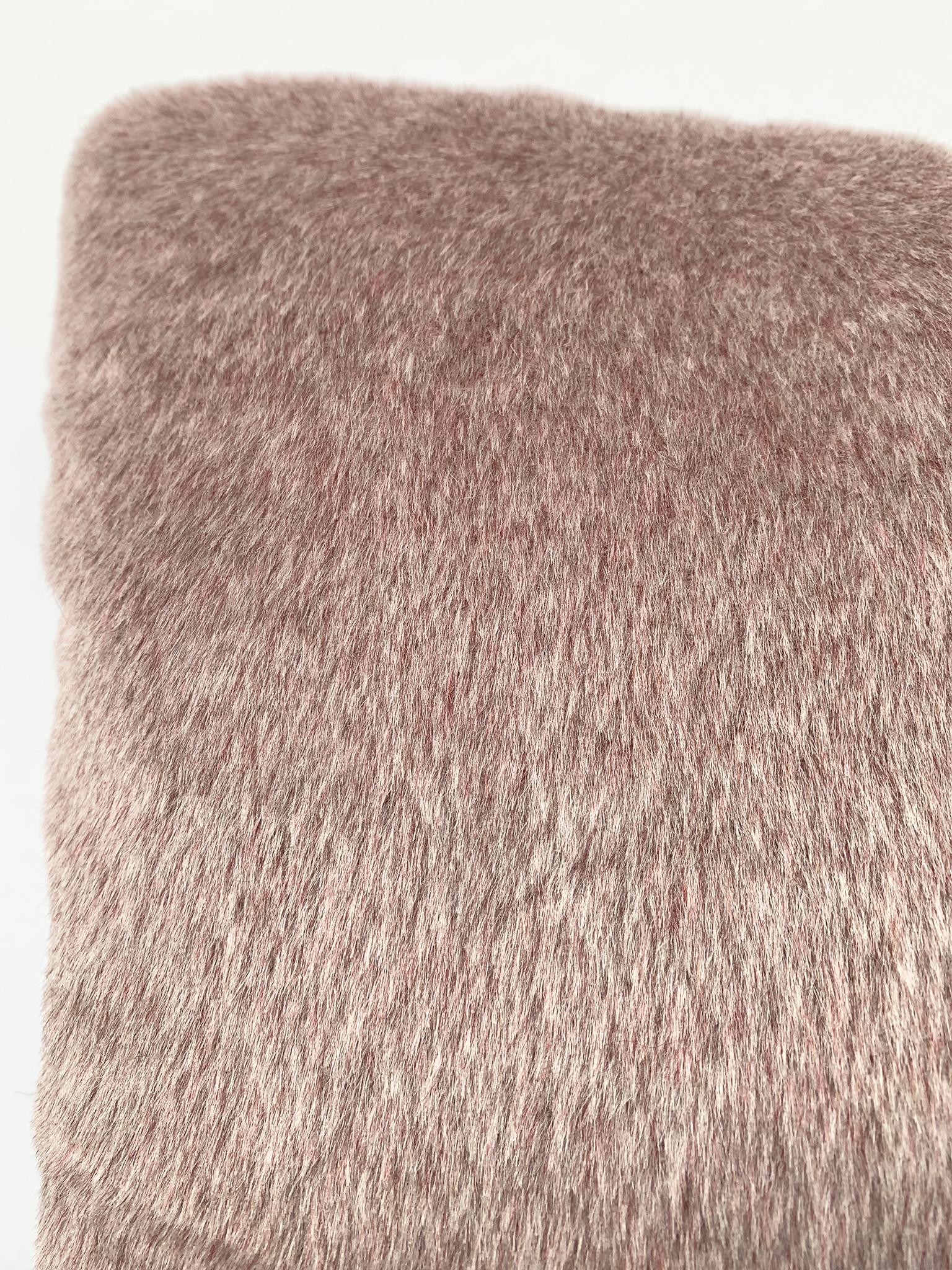 Cuscino su misura in mohair lilla in vendita 2