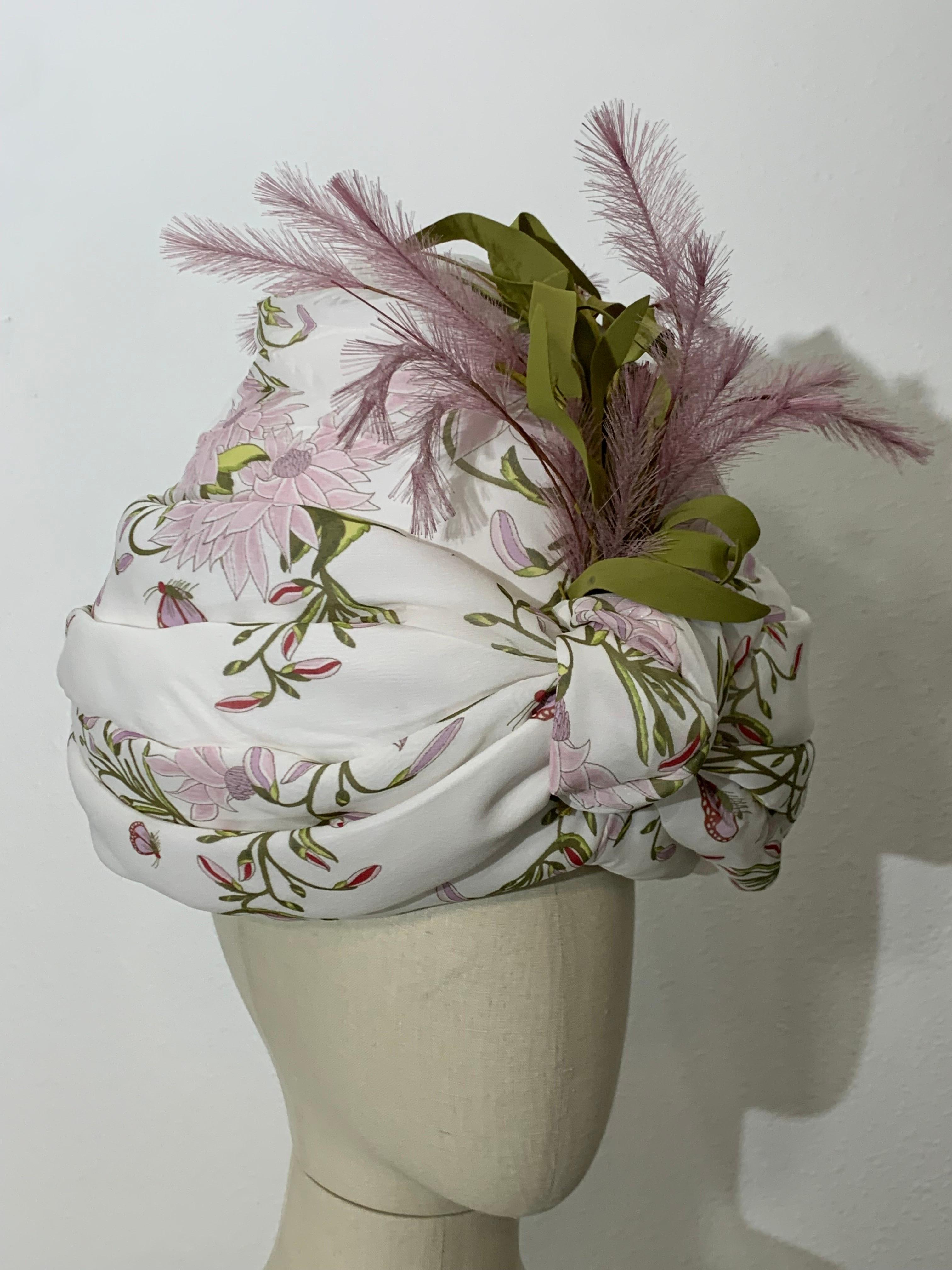 Turbante in chiffon di seta con stampa a giglio e bouquet di piume sul davanti, su ordinazione in vendita 6
