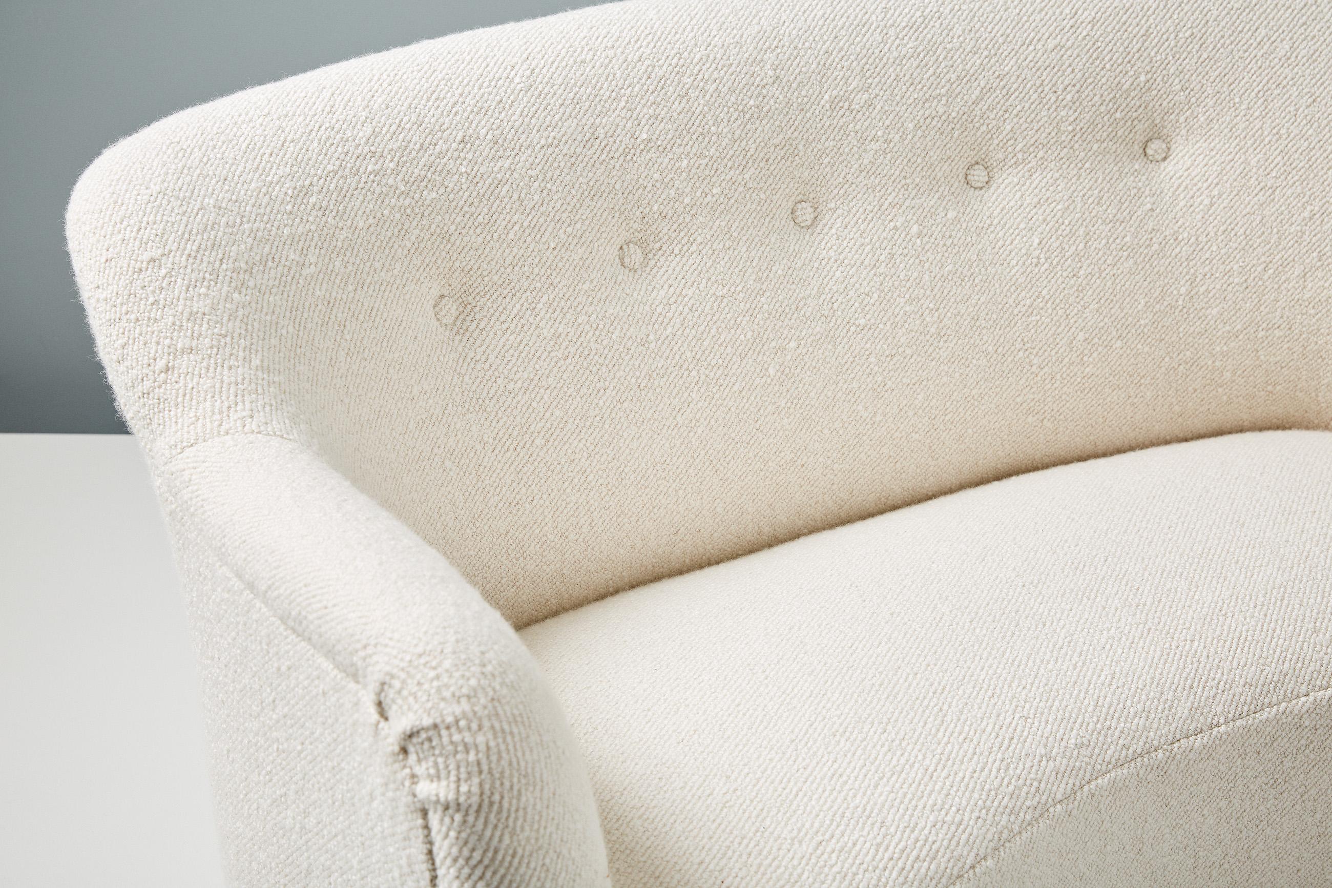 Maßgefertigtes Love Seat Sofa von Alfred Kristensen. Erhältlich in COM (21. Jahrhundert und zeitgenössisch) im Angebot