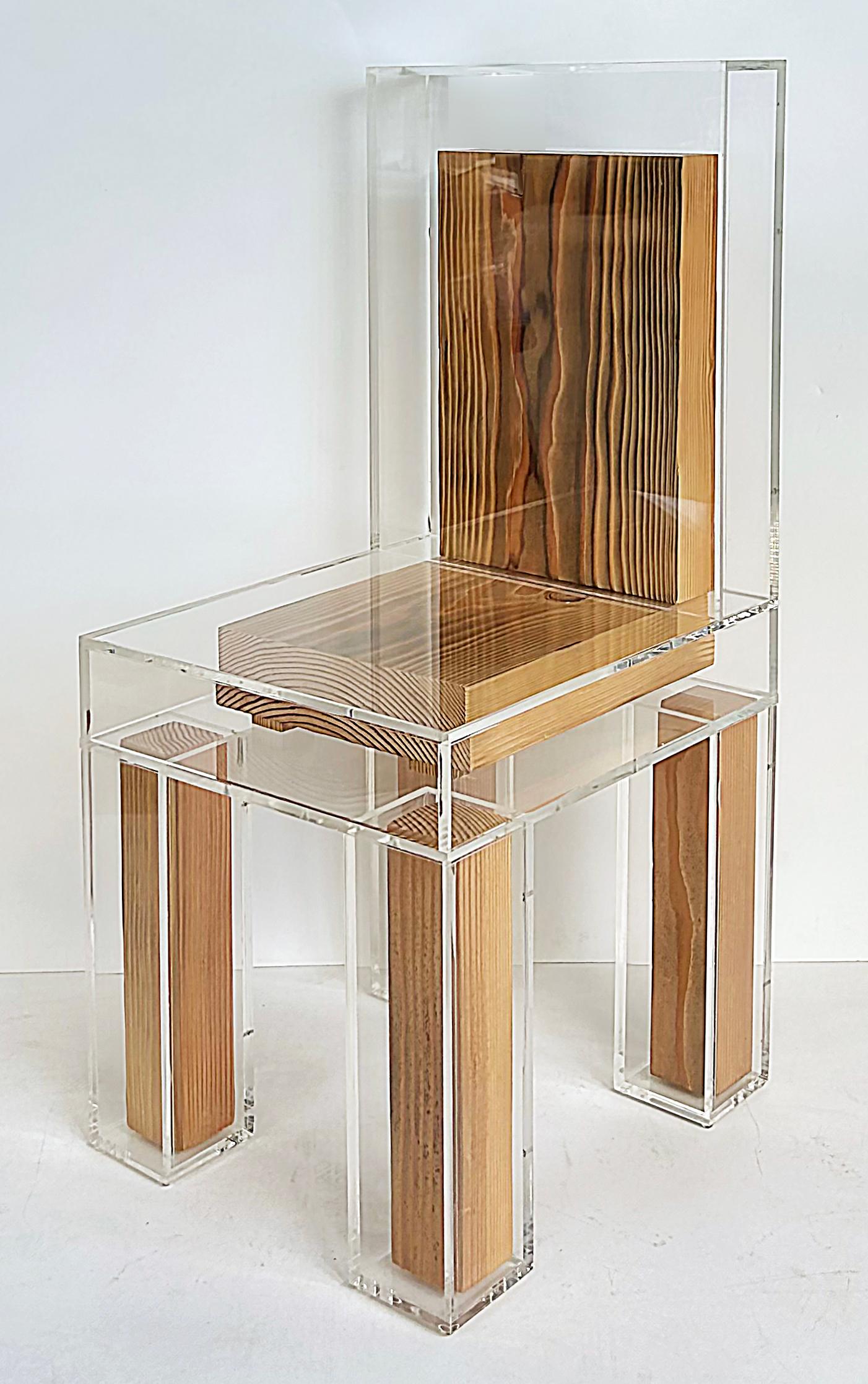 Maßgefertigter skulpturaler Stuhl aus Lucite und Holz im Zustand „Neu“ im Angebot in Miami, FL