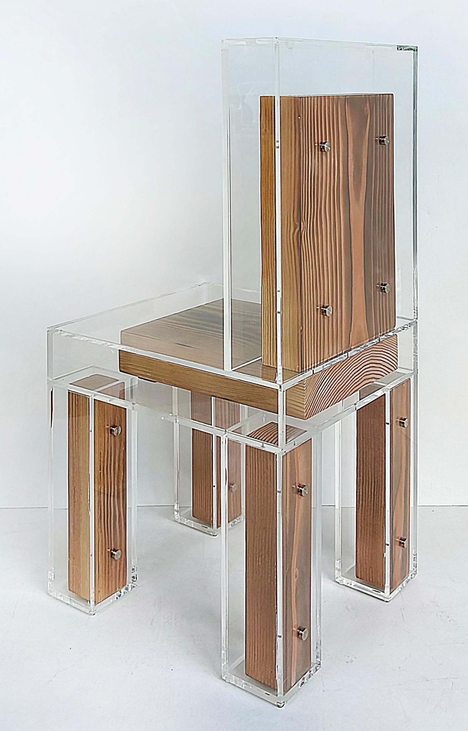 Maßgefertigter skulpturaler Stuhl aus Lucite und Holz (21. Jahrhundert und zeitgenössisch) im Angebot