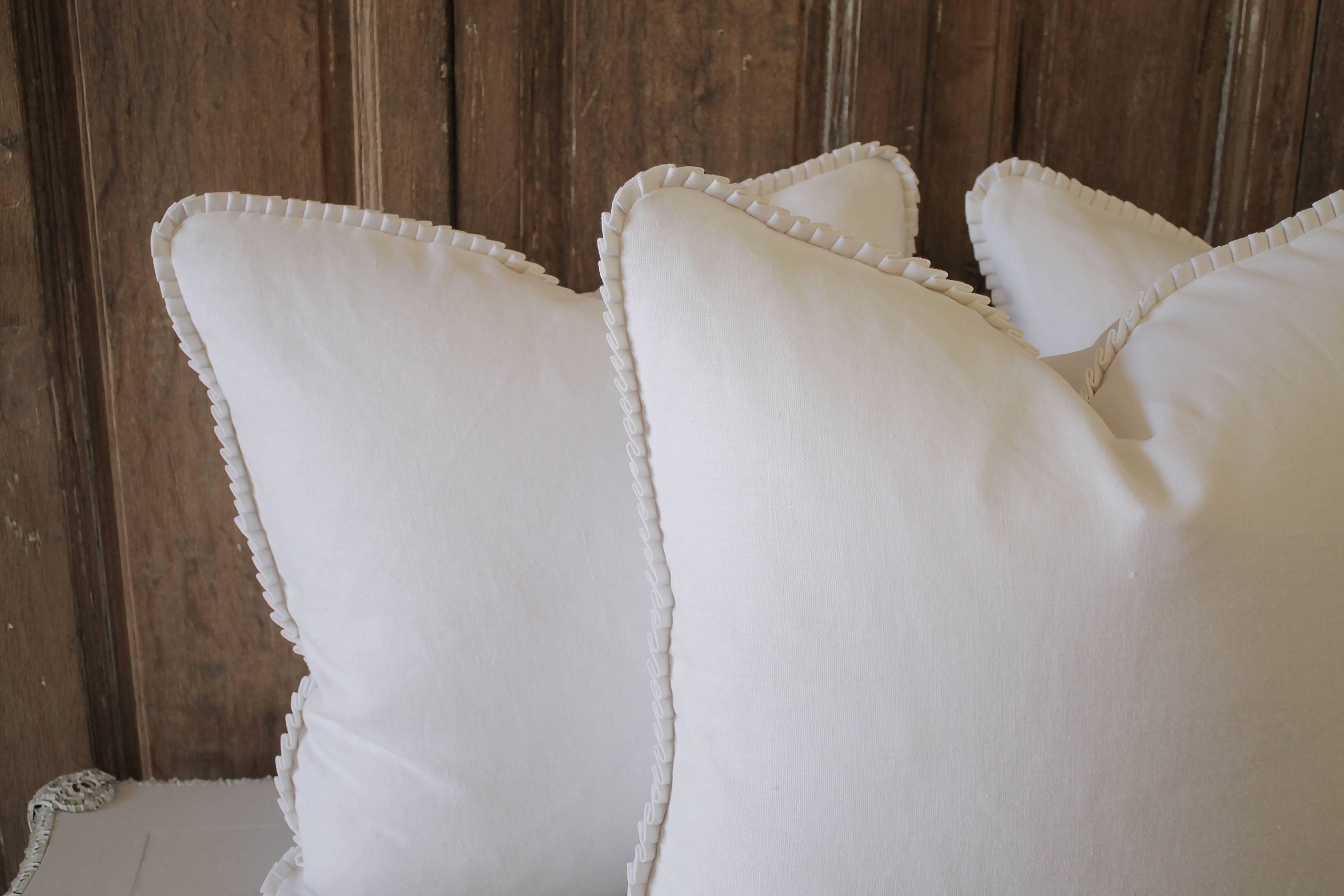 Romantic Custom-Made Luxury Linen Pillows with Ruffle For Sale