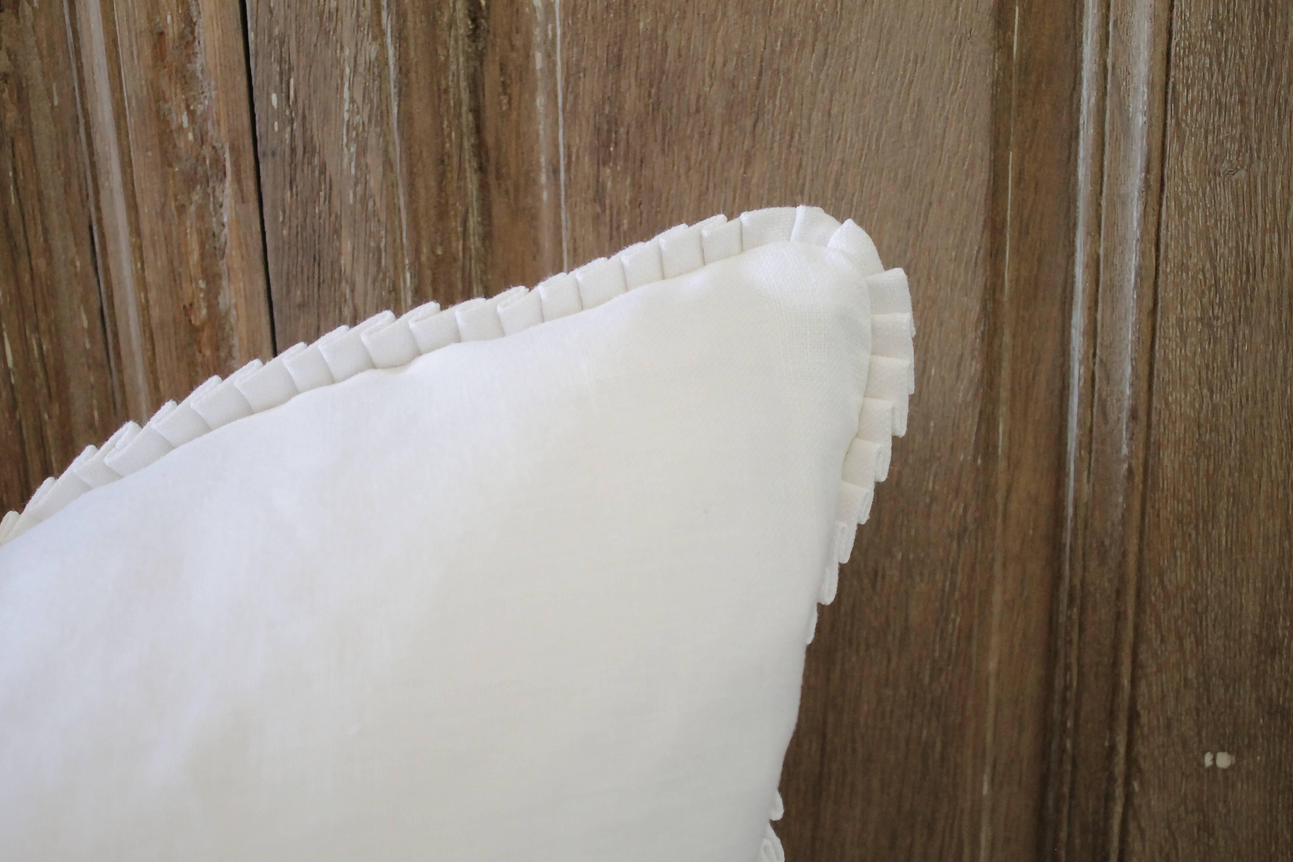 Custom-Made Luxury Linen Pillows with Ruffle In Excellent Condition For Sale In Brea, CA
