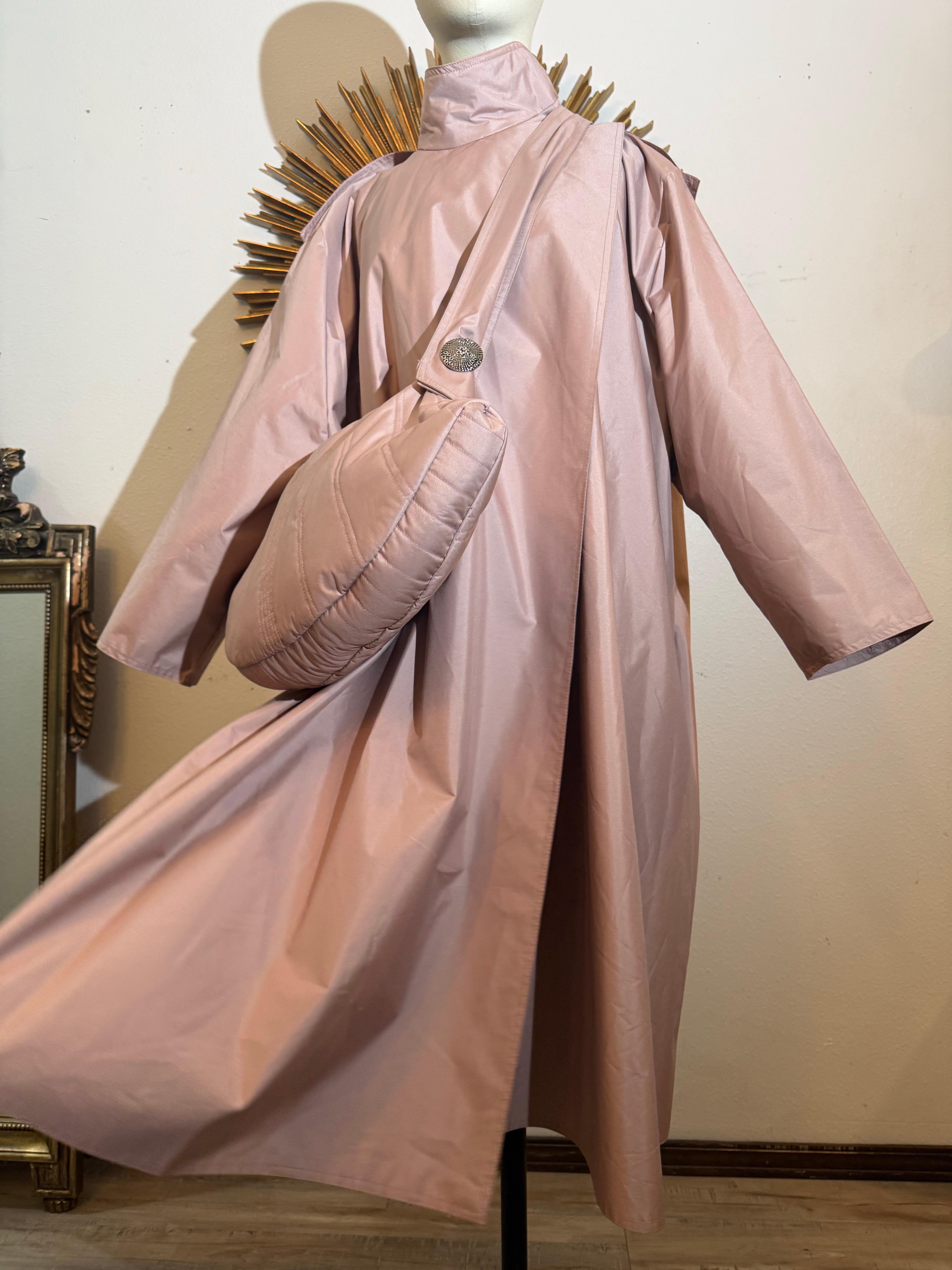 Custom Made Mauve Silk Weatherized Trapeze Coat w Matching Shoulderbag Handbag For Sale 5