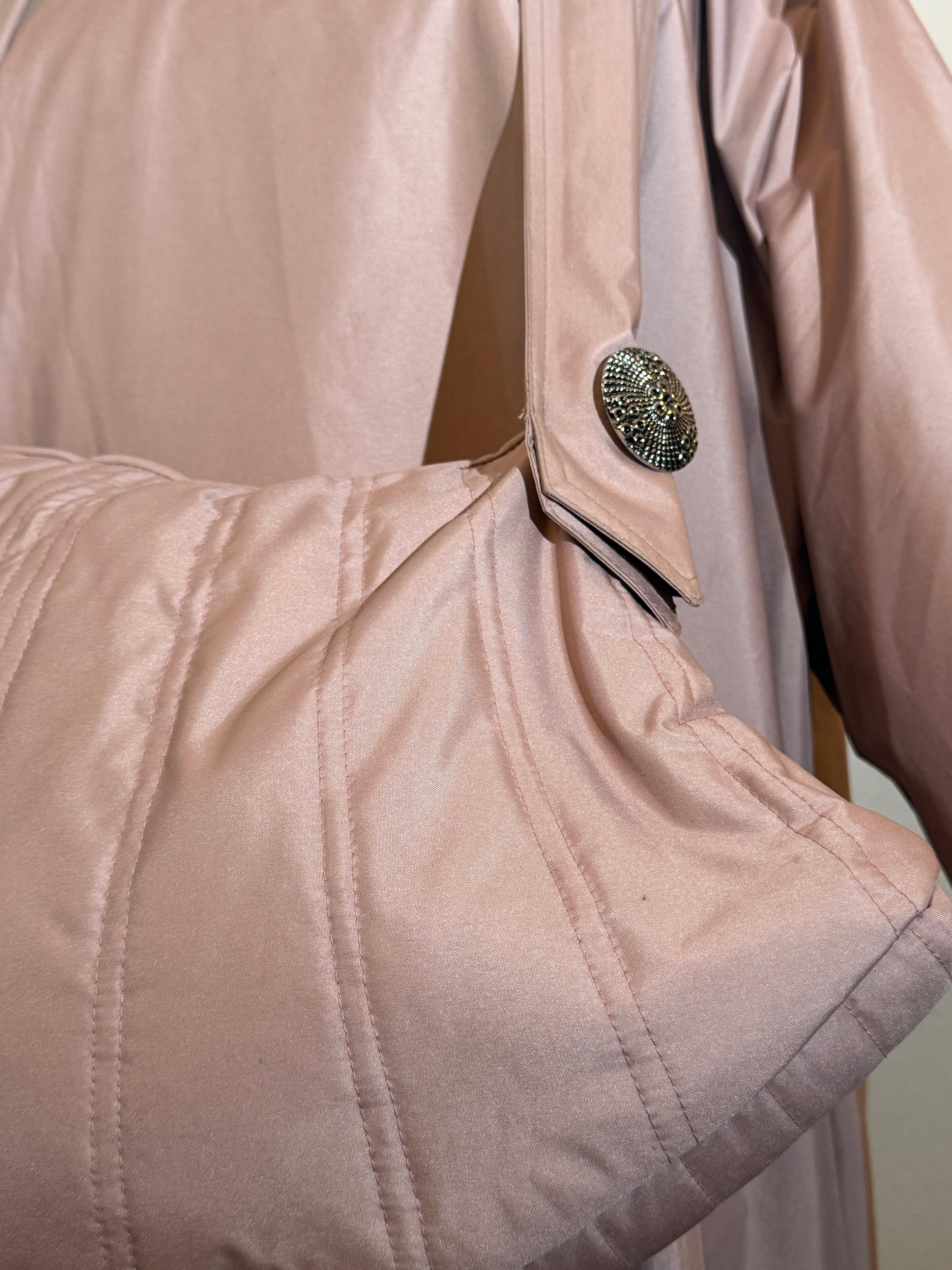 Custom Made Mauve Silk Weatherized Trapeze Coat w Matching Shoulderbag Handbag For Sale 7