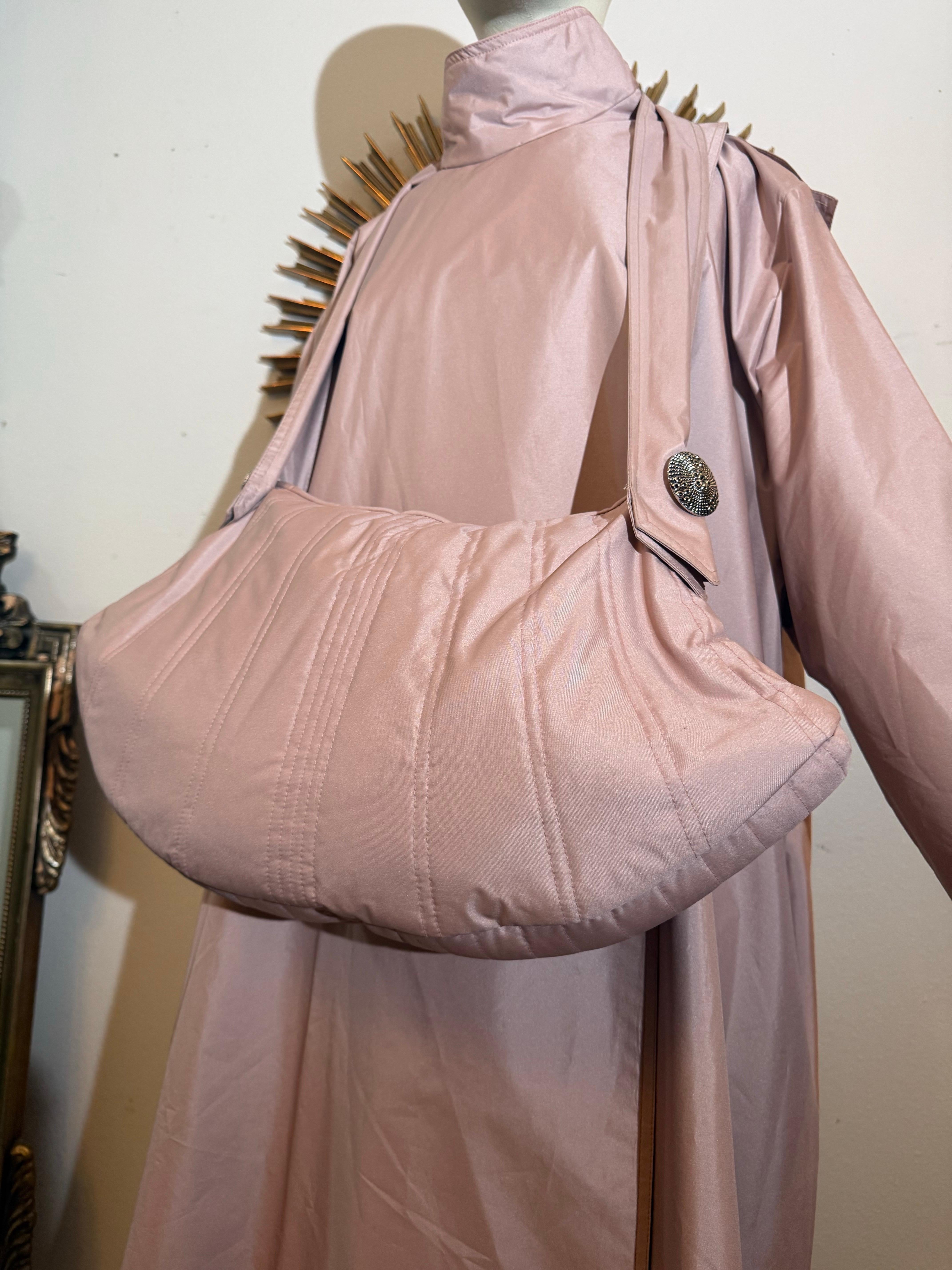 Custom Made Mauve Silk Weatherized Trapeze Coat w Matching Shoulderbag Handbag For Sale 8